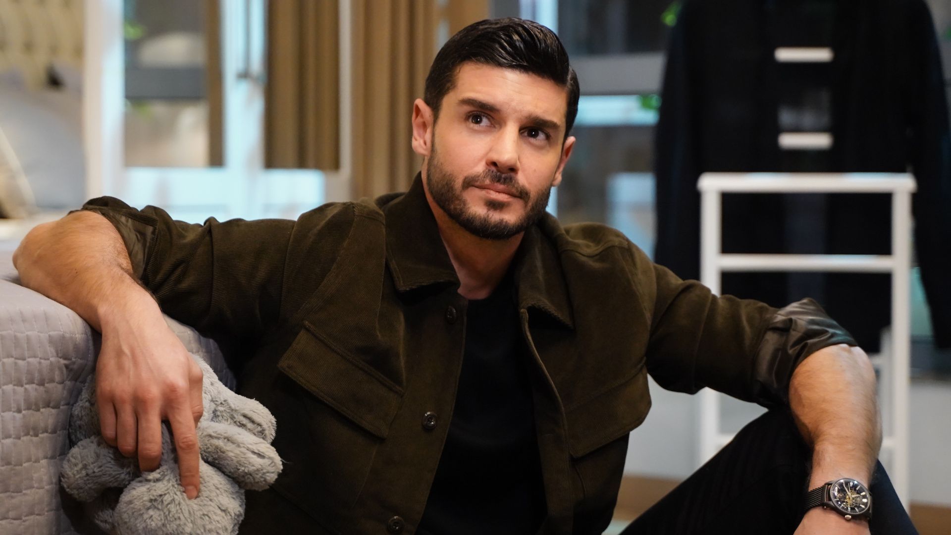 Berk Oktay (Cagatay) in una scena di Forbidden Fruit 4