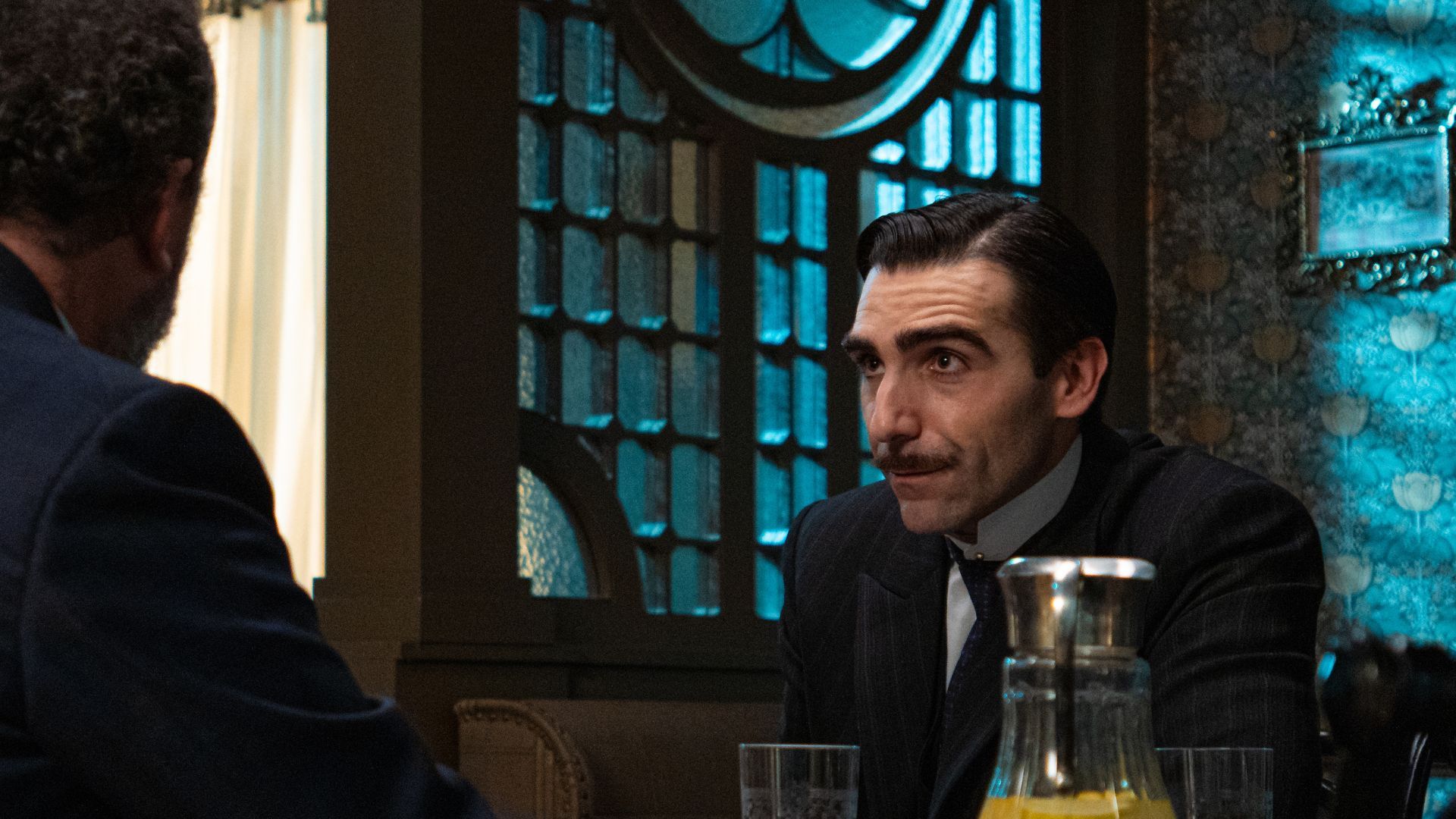 Guillermo Serrano (Lorenzo) in una scena di La promessa