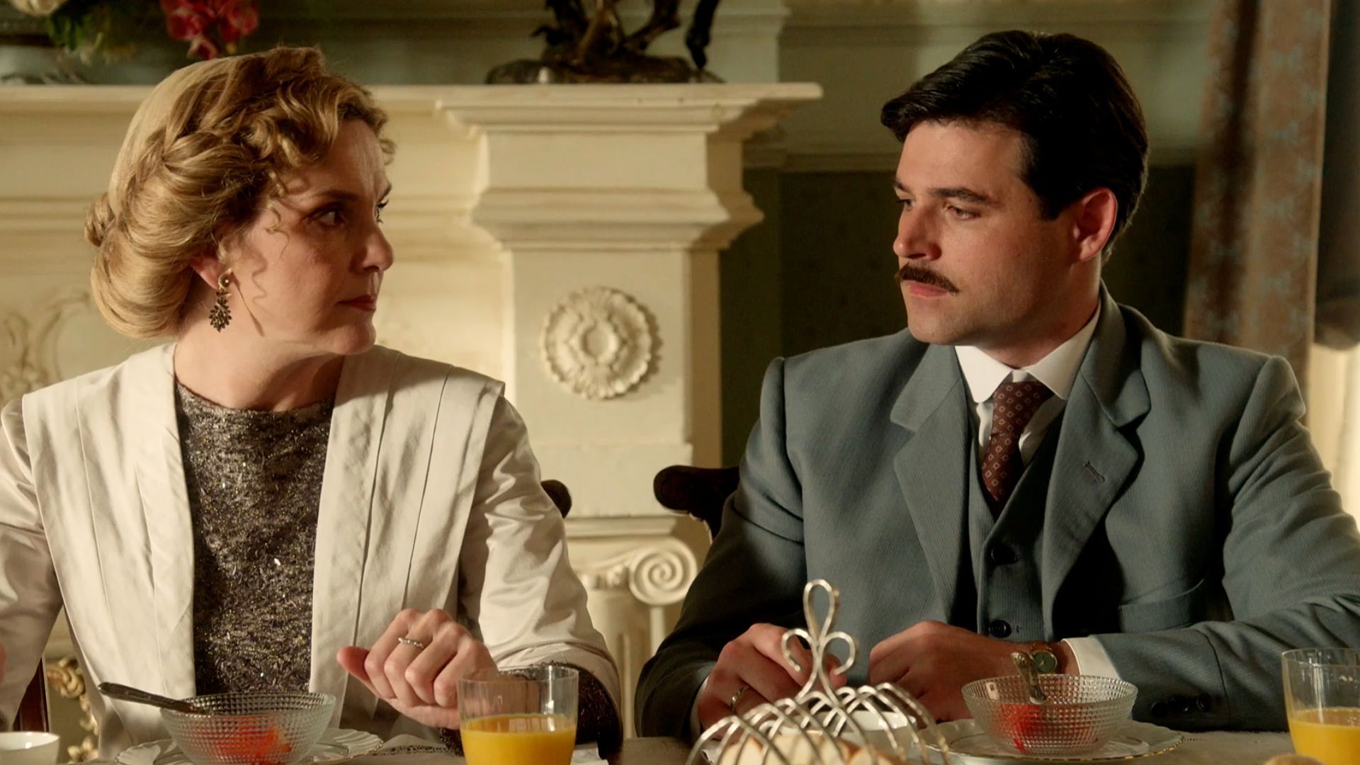 Eva Martin (Cruz) e Arturo Sancho (Manuel) in una scena de La Promessa