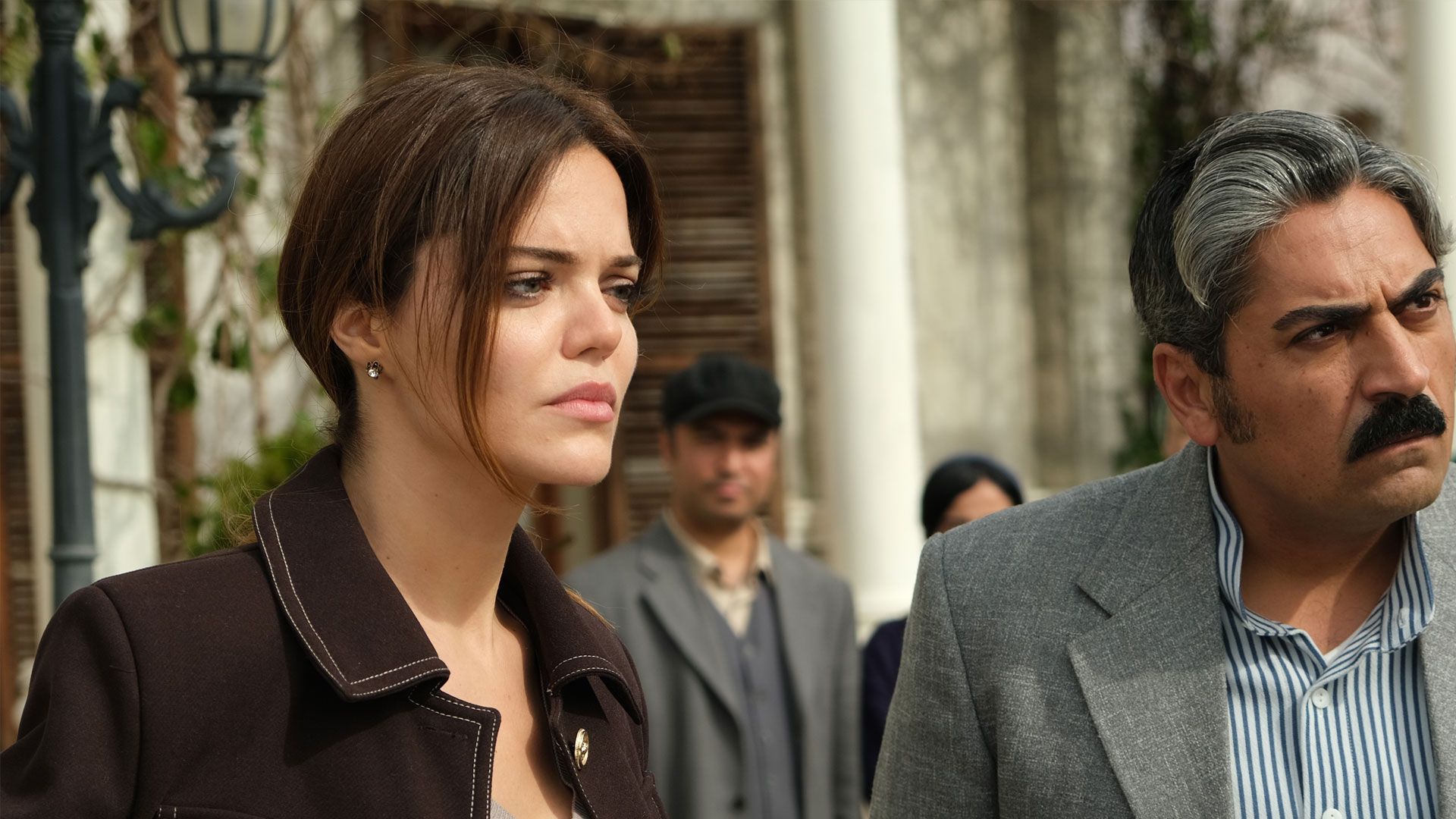 Hilal Altınbilek (Züleyha) e Bülent Polat (Gaffur Taşkın) in Terra amara