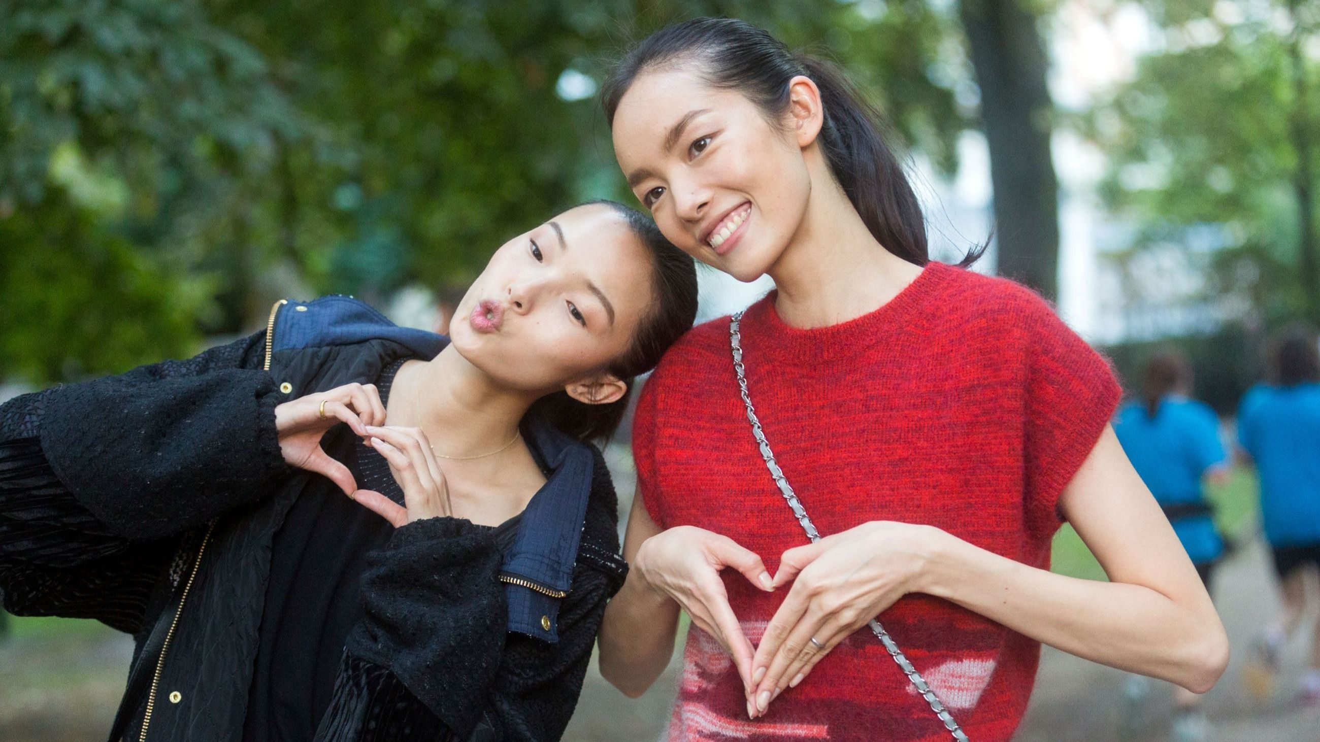Fei Fei Sun e  Xiao Wen Ju all’uscita della sfilata di Hermes durante la Paris Fashion Week - Womenswear Spring/Summer 2015. Credits: Getty Images

