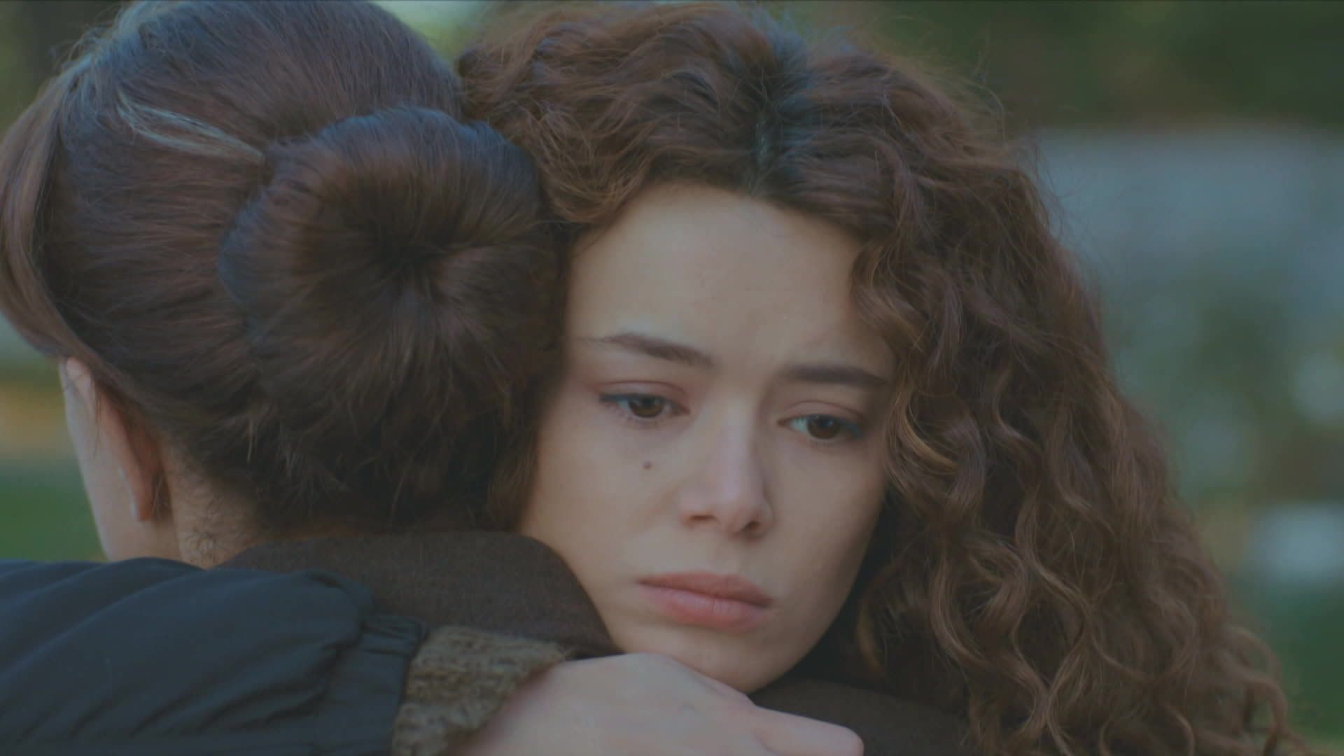 Sirin e Hatice in una scena di La forza di una donna