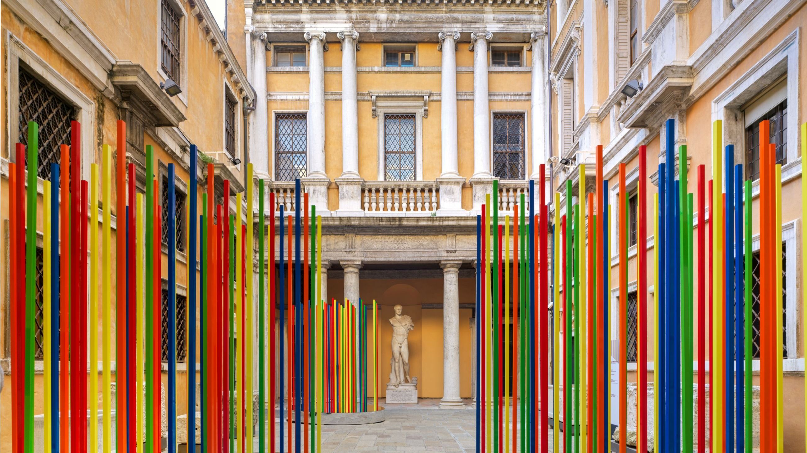 L’installazione LINES di Kengo Kito, a cura di Masahiko Haito, al Museo Archeologico Nazionale di Venezia (Cortile dell’Agrippa e Sala V), dal 6 maggio al 28 settembre 2025. (Foto: Veronesi Namioka / Ilaria Zago) 