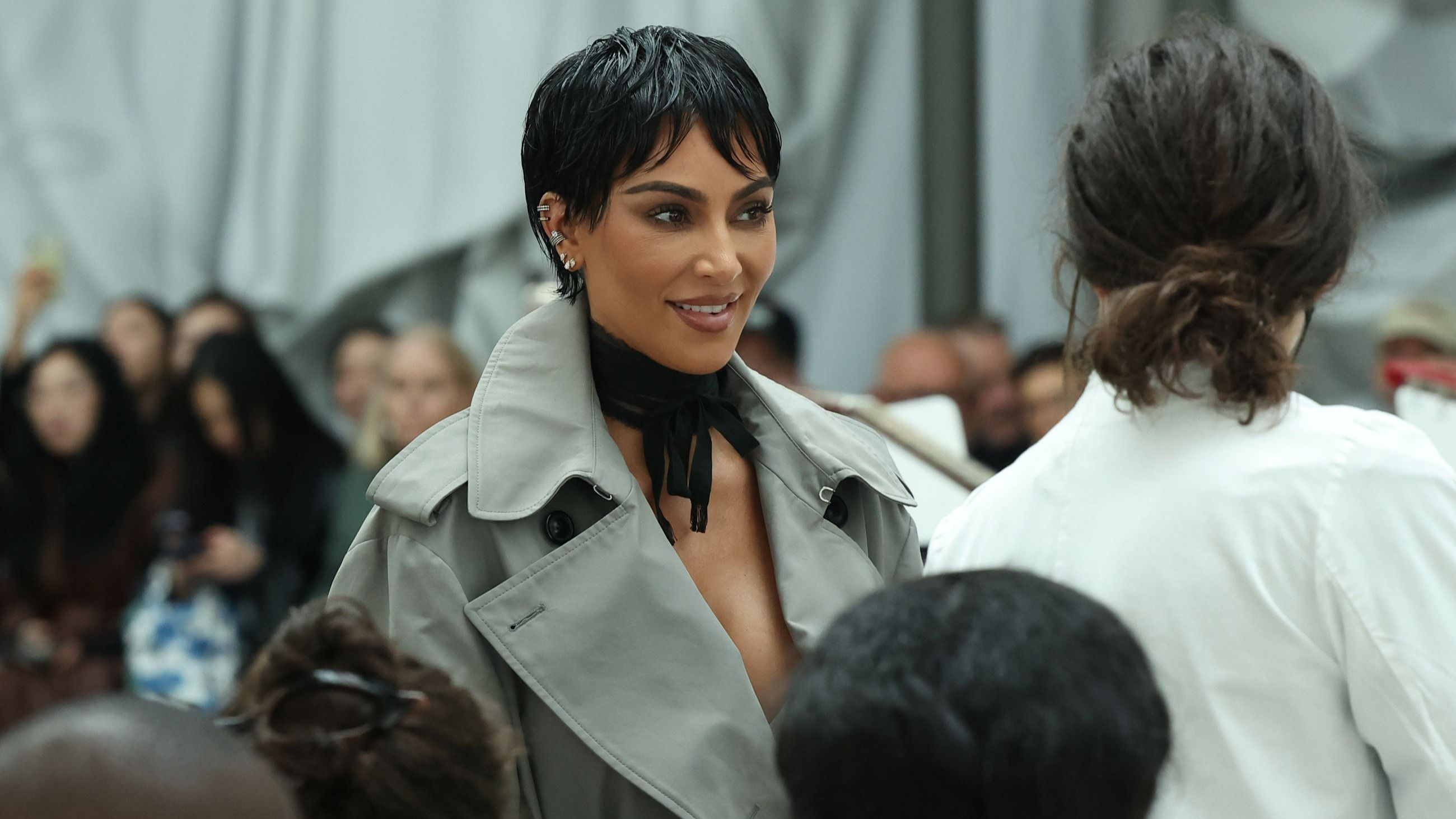 Kim Kardashian alla sfilata Maison Margiela Womenswear Primavera/Estate 2026 durante la Settimana della Moda di Parigi 2025 -Credits: Getty Images