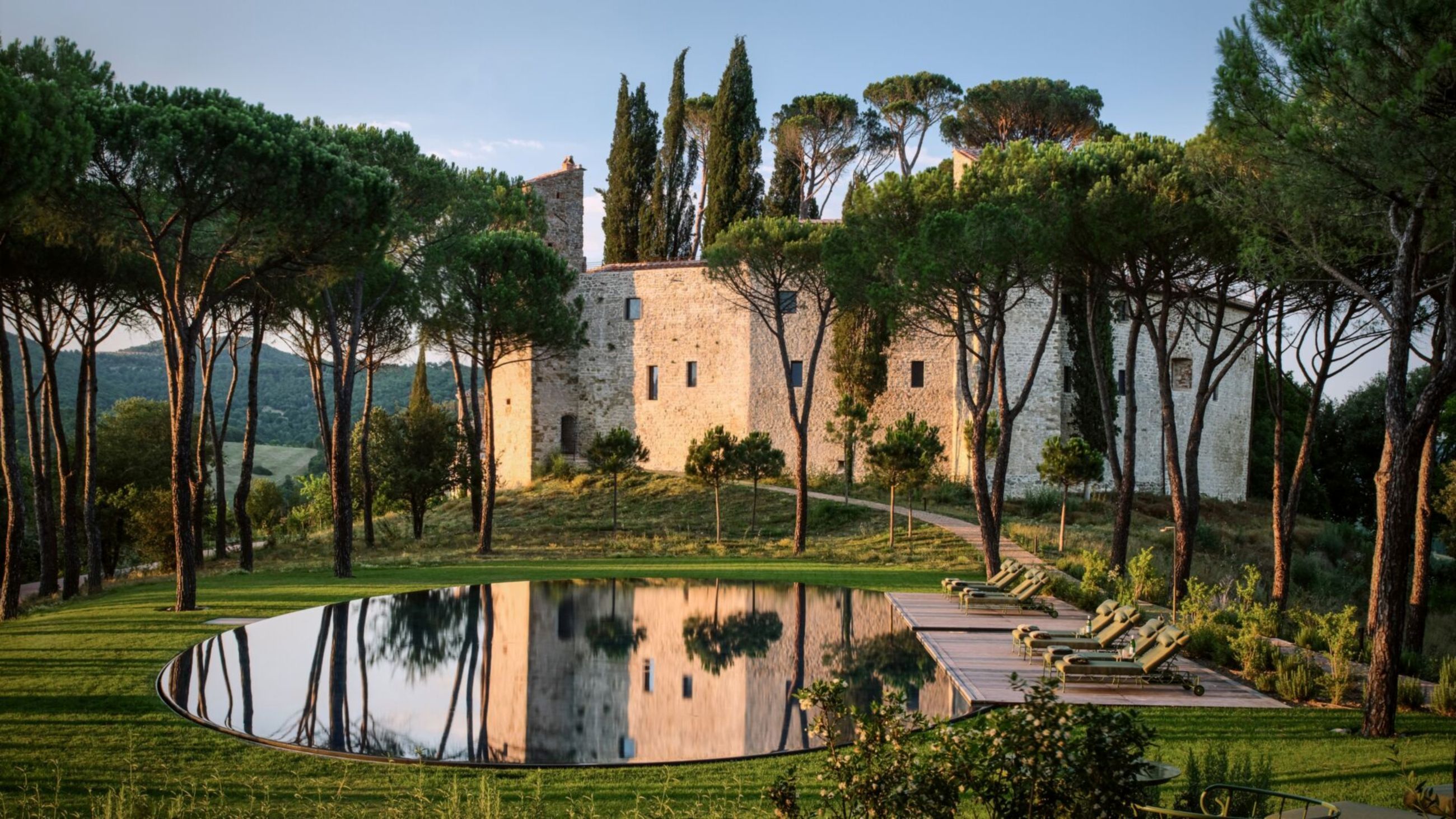 Un’immagine romantica del Reschio Hotel visto dall’esterno - Credits: www.reschio.com