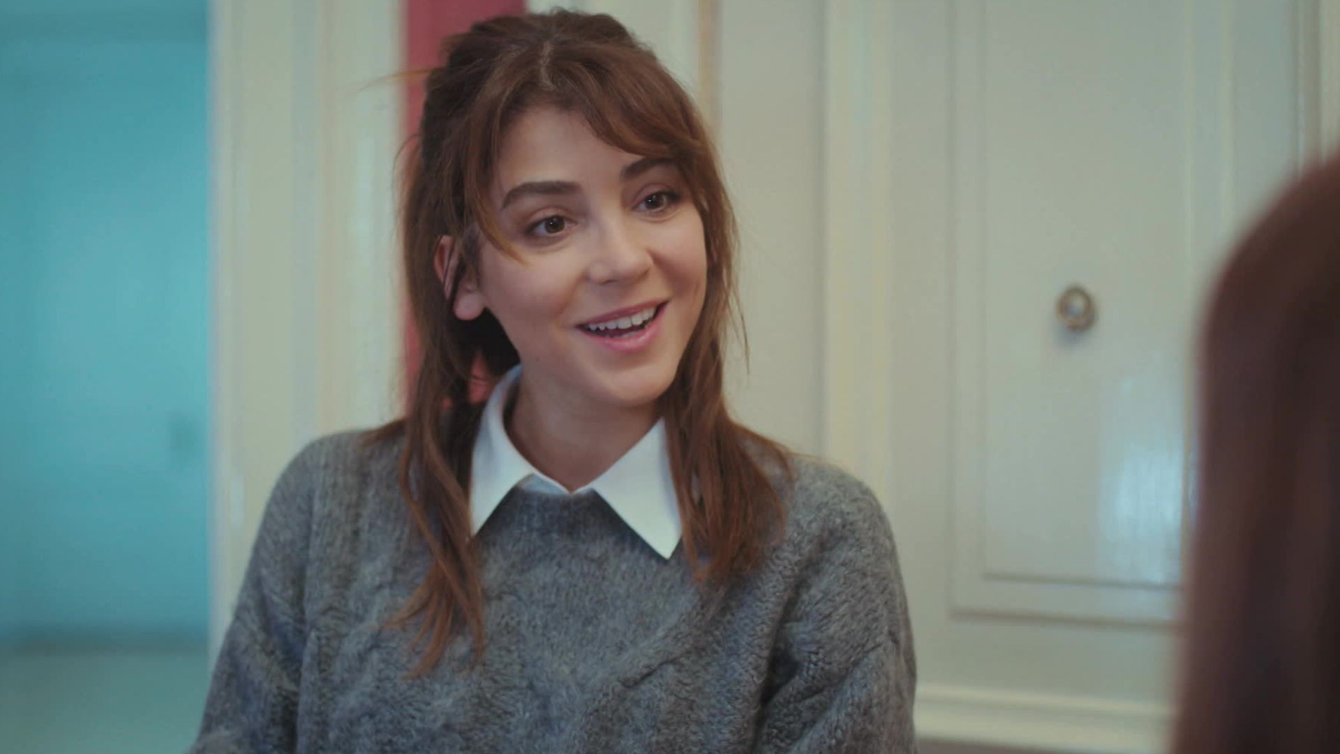 Gokce Eyuboglu (Ceyda) in una scena di La forza di una donna 3