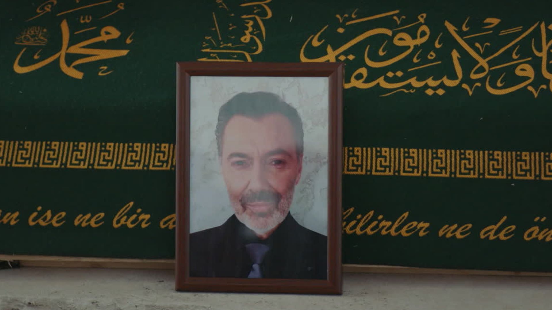 Hakan Karahan (Nadir) in una scena di Forbidden Fruit 3