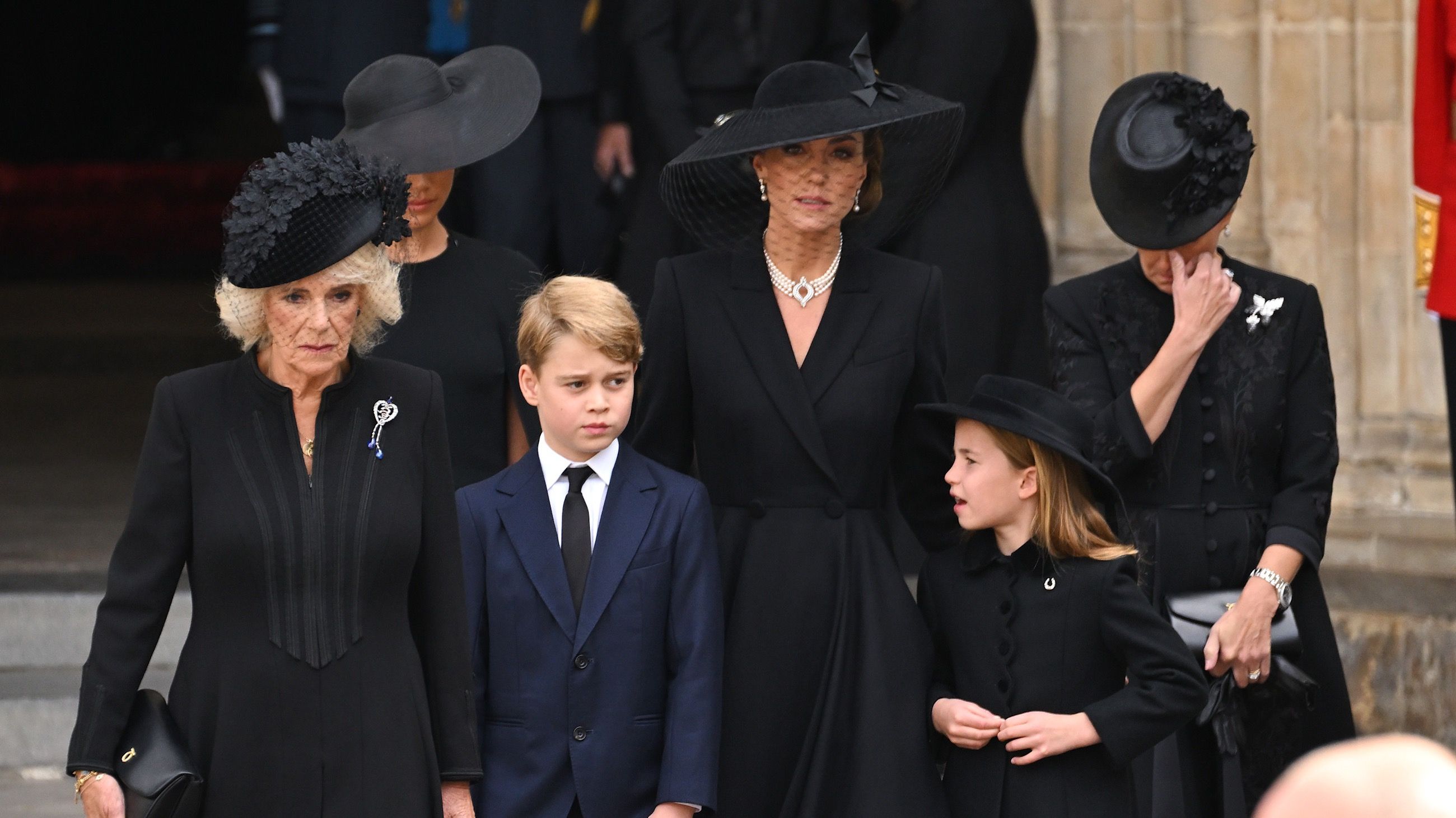 Camilla, il principe George, Kate Middleton, Sophie, durante i funerali di Stato della regina Elisabetta II all’Abbazia di Westminster, 2022 - Credits Getty Images