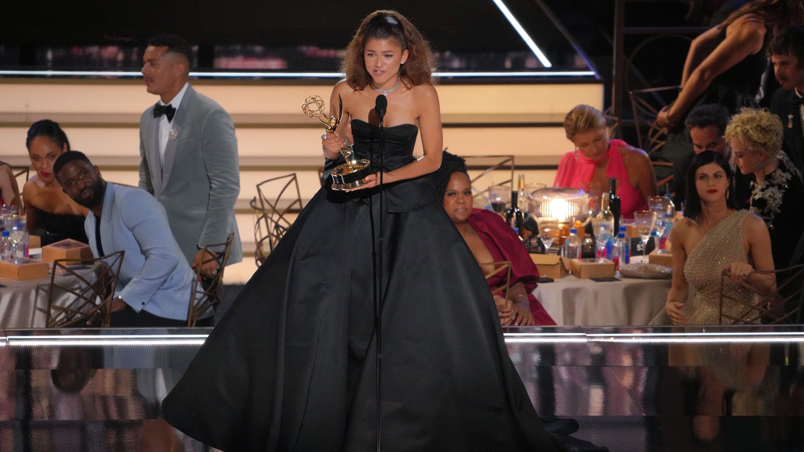 Zendaya ritira il premio come Miglior attrice protagonista in una serie drammatica per Euphoria sul palco della 74ª edizione dei Primetime Emmy Awards, al Microsoft Theater, il 12 settembre 2022 a Los Angeles, California - Credits: Getty Images