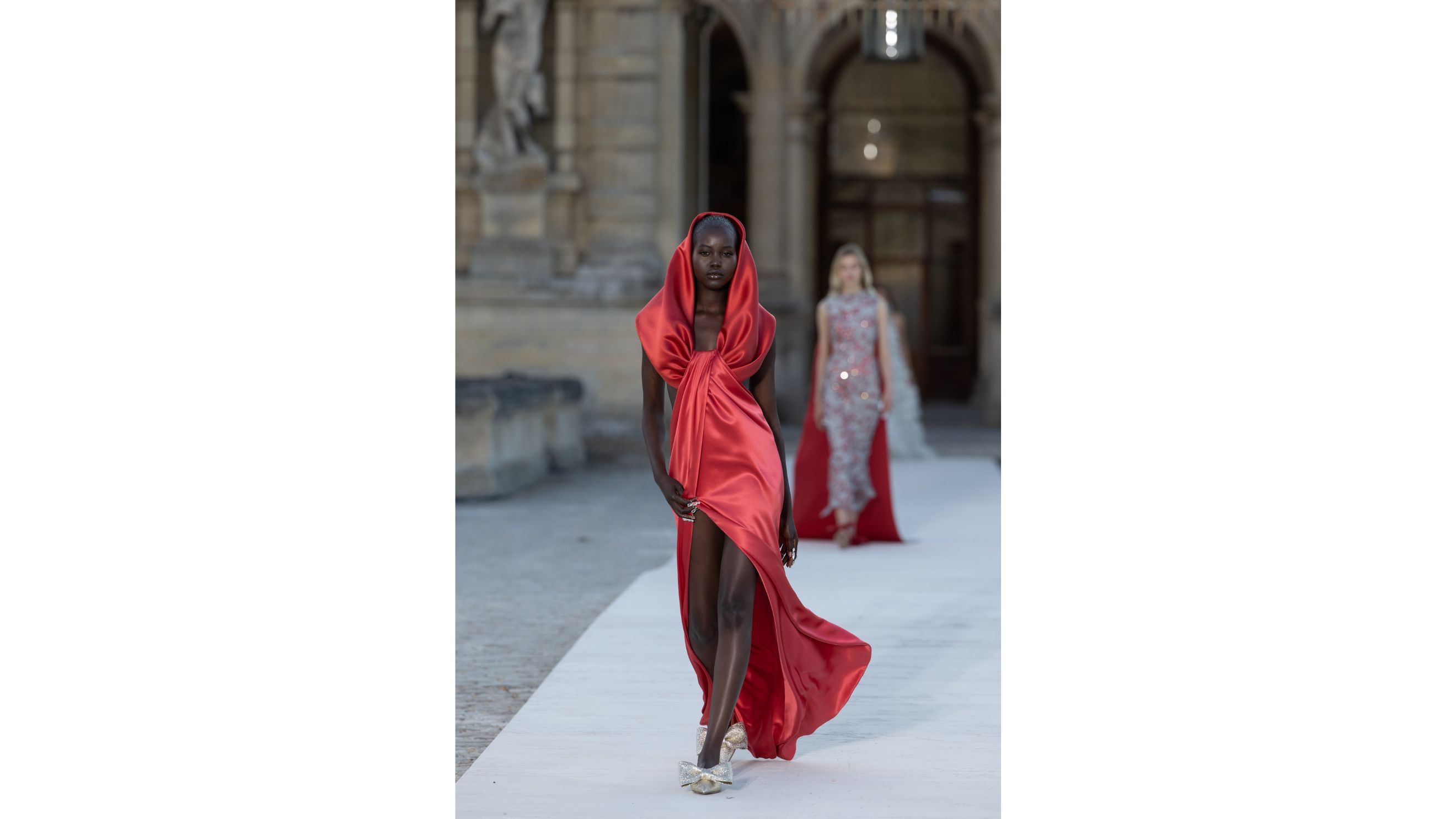 Adut Akech in passerella da Valentino per l’Haute Couture Fall/Winter 2023/2024
Credit: Getty Images