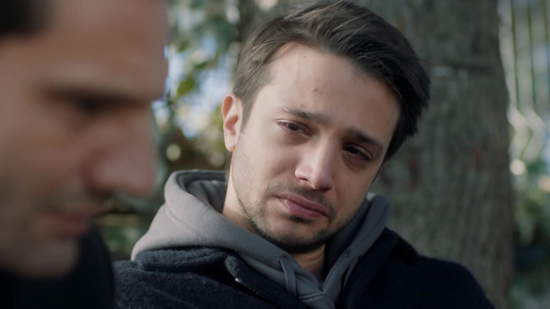 Cinar in una scena di Segreti di famiglia 3