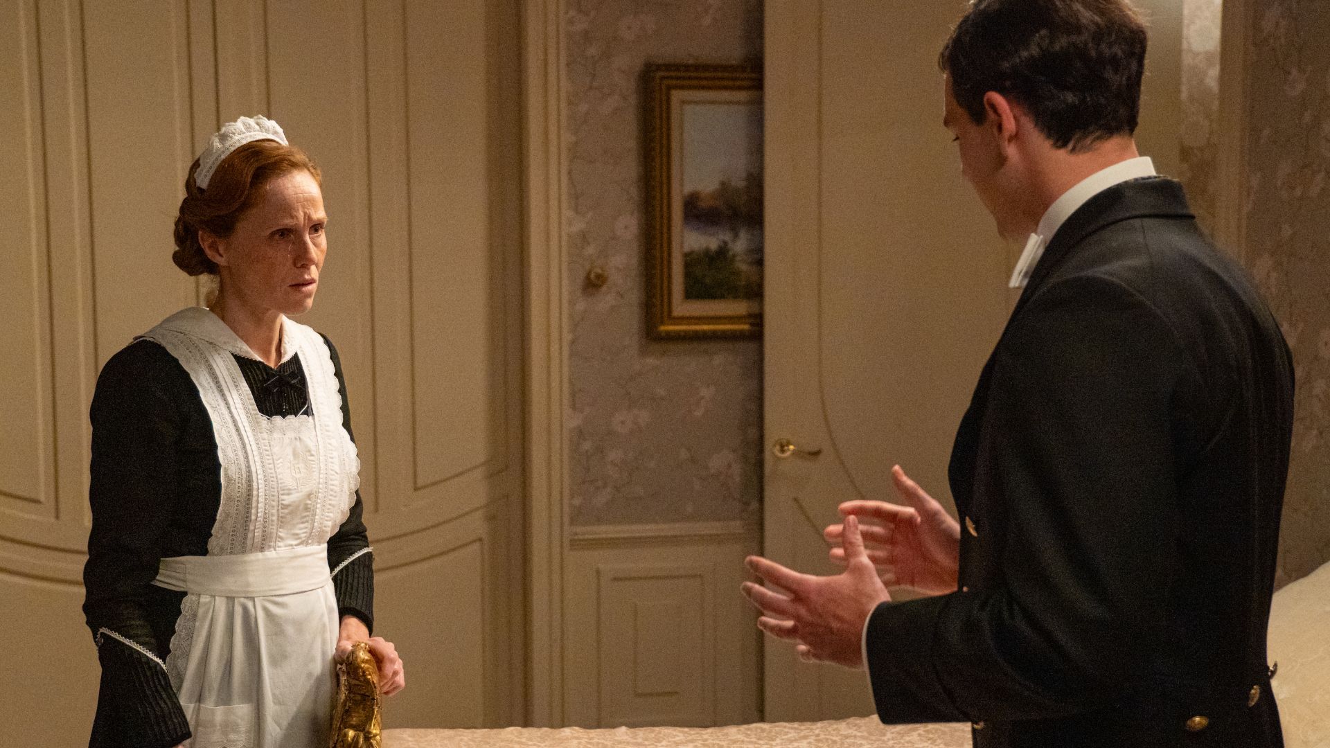 Maria Castro (Pia) e Manu Imizcoz (Santo) in una scena de La Promessa