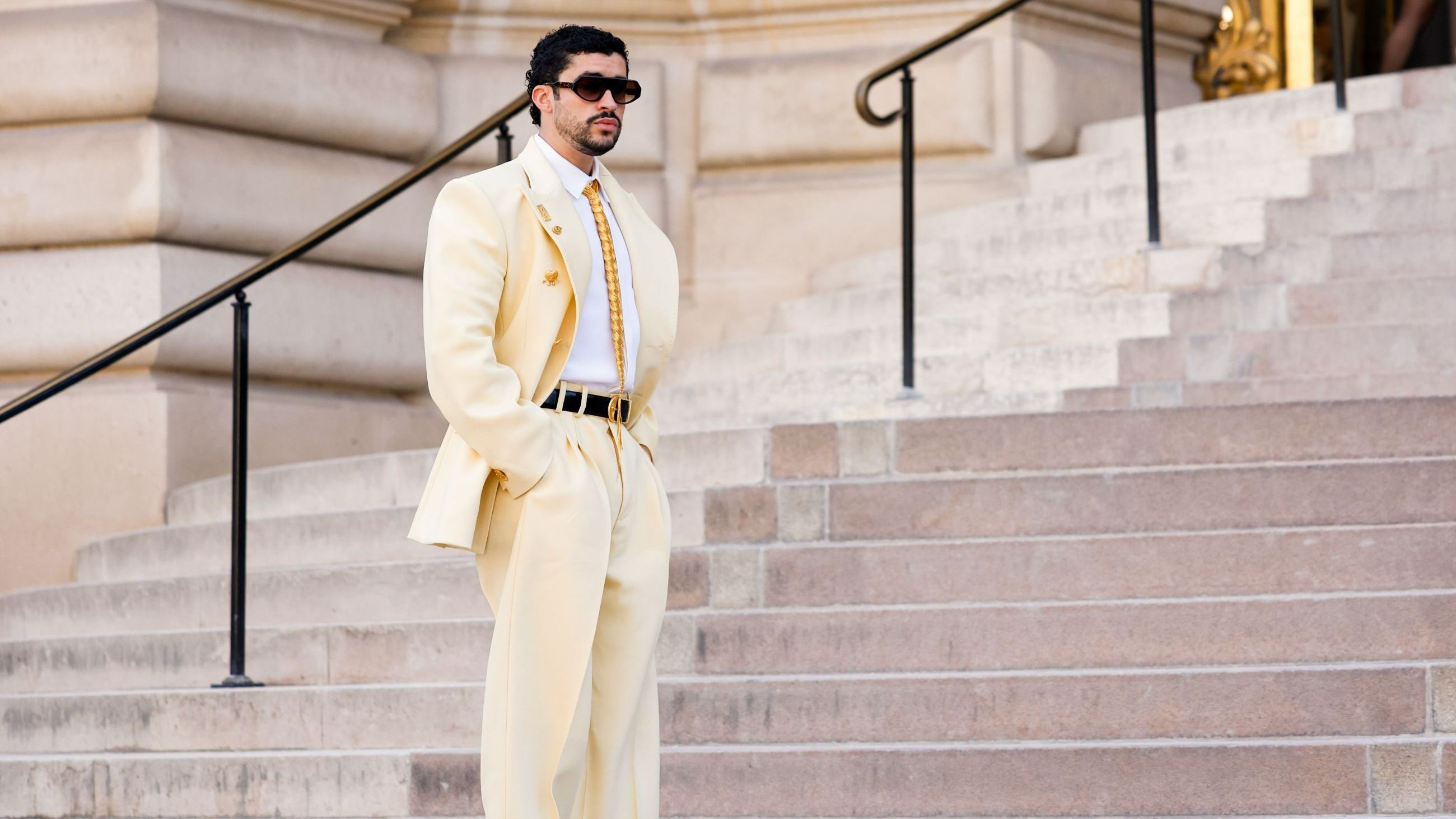 Bad Bunny partecipa alla sfilata di alta moda Schiaparelli Autunno/Inverno 2026/2027 nell’ambito della Settimana della Moda di Parigi, il 6 luglio 2026 a Parigi, in Francia - Credits: Getty Images