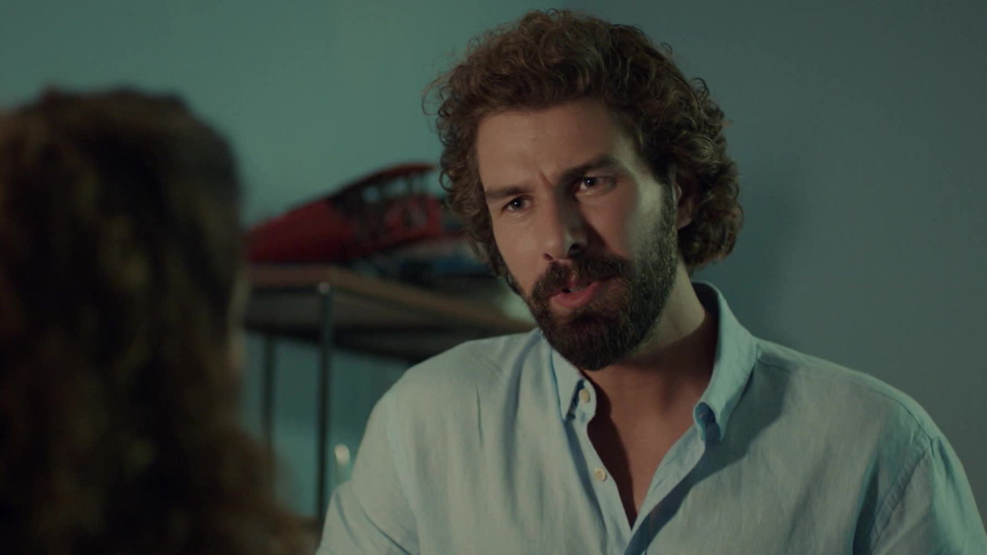 Furkan Palali (Nejat) in una scena di My Sweet Lie