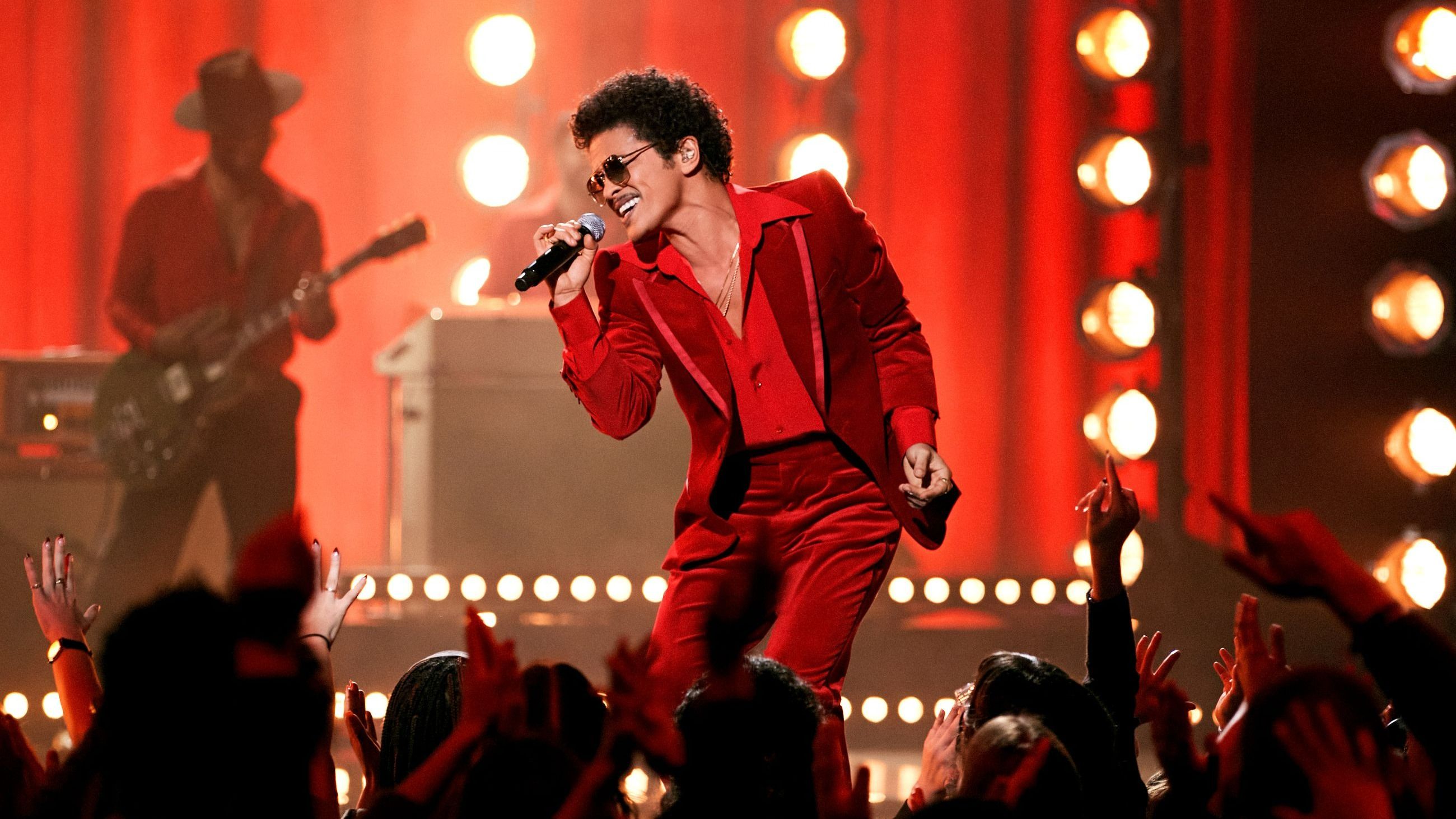 Bruno Mars si esibisce agli American Music Awards, 2021 - Credits Getty Images