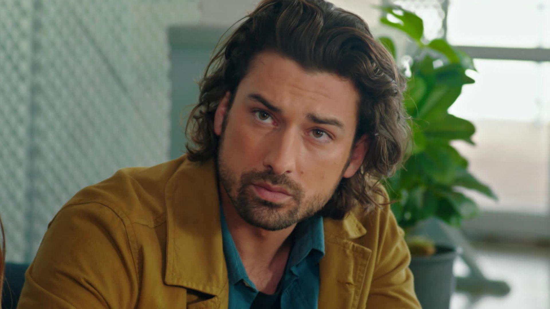 Alp Navruz (Poyraz) in una scena di Be My Sunshine