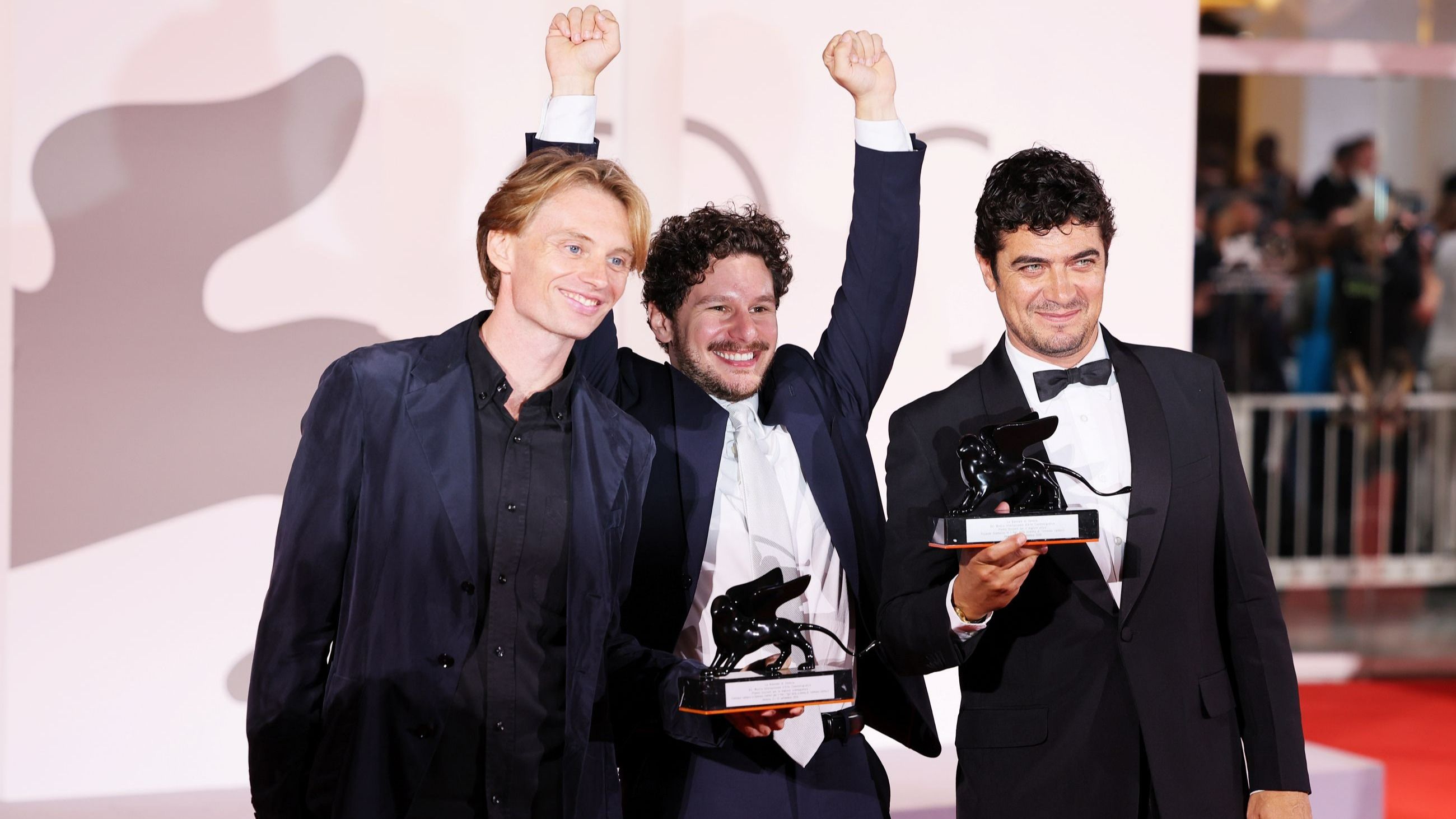 Da sinistra: Damiano Femfert, Tommaso Landucci e Riccardo Scamarcio - Credits Getty Images