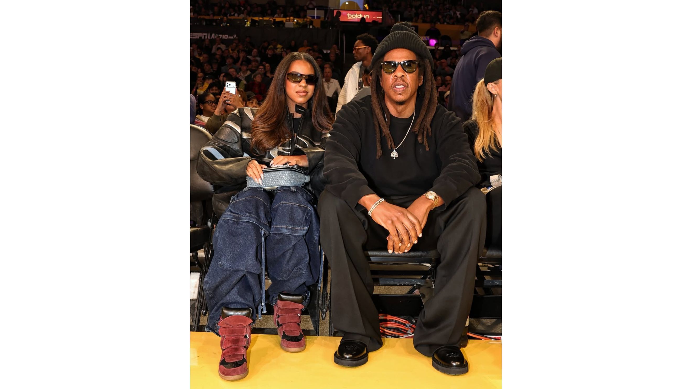 Sean “Jay-Z” Carter e Blue-Ivy Carter assistono alla partita tra i San Antonio Spurs e i Los Angeles Lakers durante l'Emirates Cup 2025-26 - Foto tratta dal profilo Instagram NBA