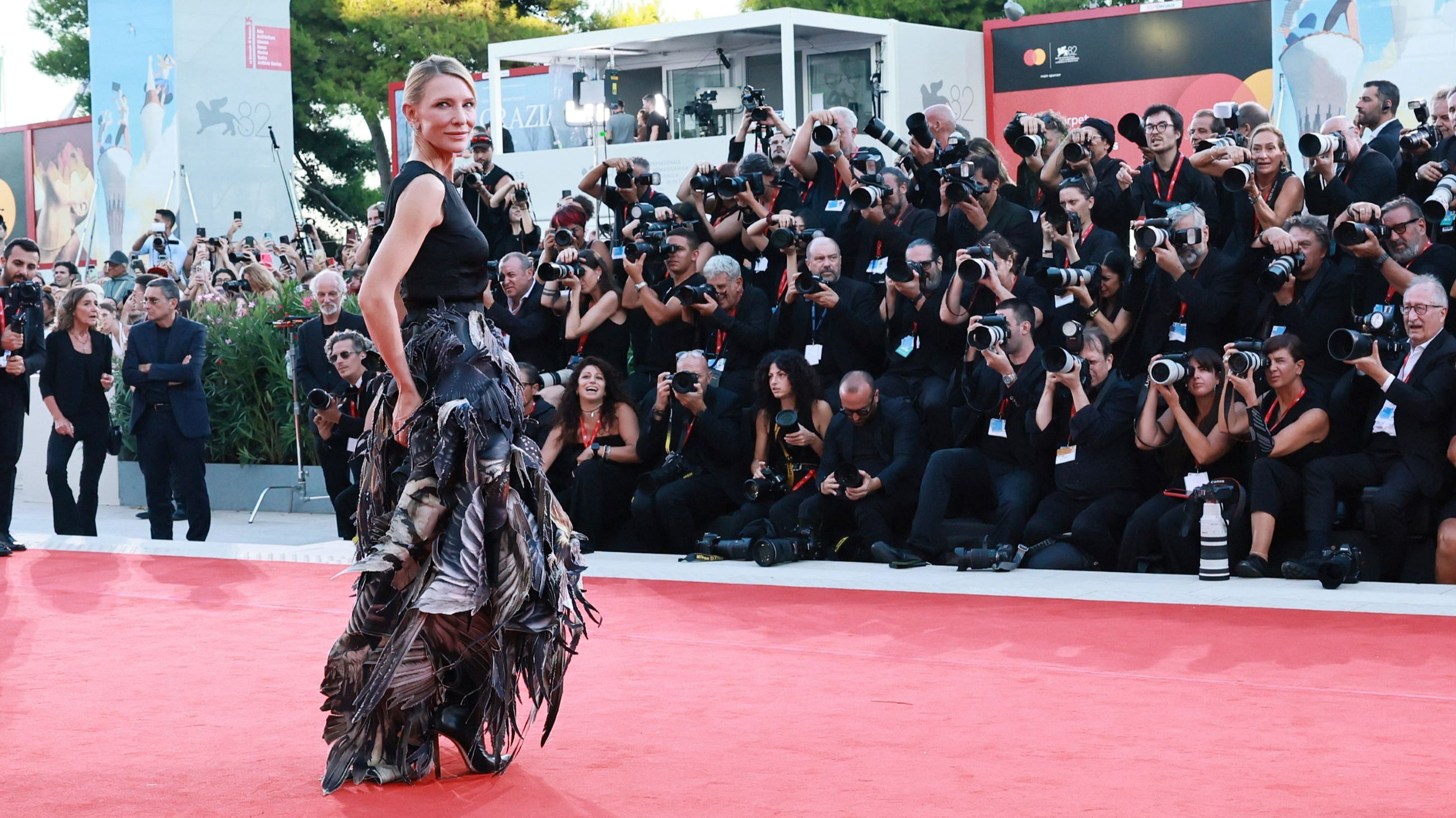 Cate Blanchett in un abito della collezione couture di Maison Margiela “ARTISANAL” 2025 sul red carpet dell’ultima edizione della Mostra del Cinema di Venezia - Credits Getty Images