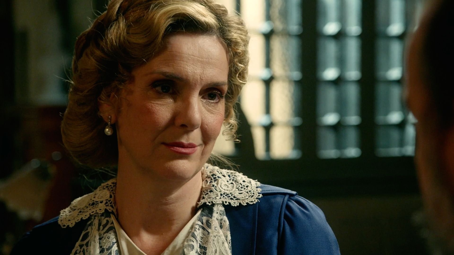 Eva Martin (Cruz) in una scena de La Promessa