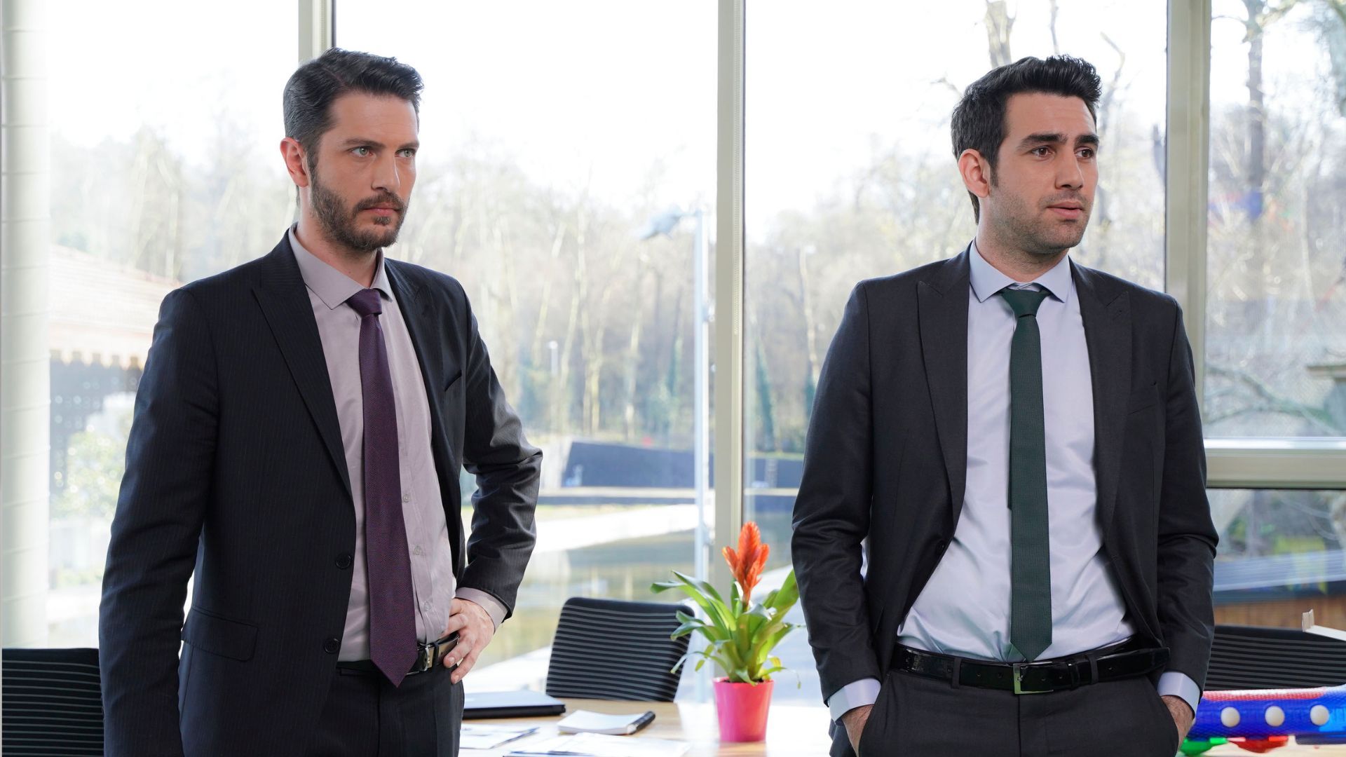 Baris Aytac (Caner) e Serkan Rutkay Ayiko (Emir) in una scena di Forbidden Fruit 3.