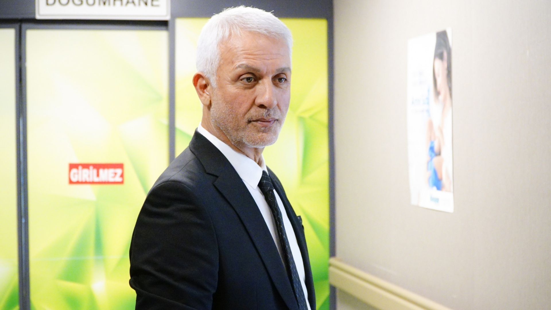 Talat Bulut (Halit) in una scena di Forbidden Fruit 3