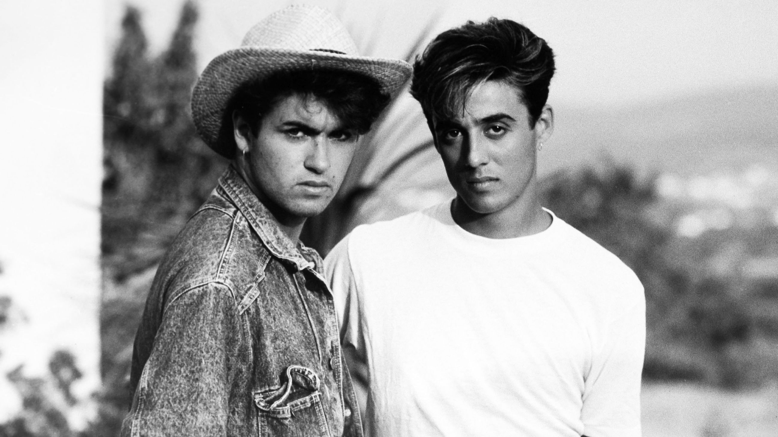 Gli Wham! durante la registrazione di Club Tropicana al Pikes Hotel di Ibiza, il 16 maggio 1983, a Ibiza, Spagna - Credits: Getty Images