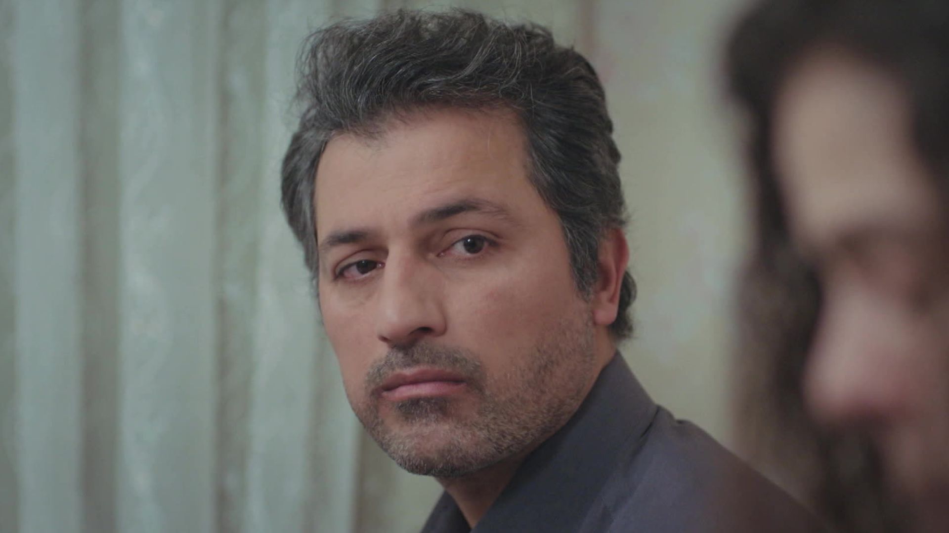 Feyyaz Duman (Arif) in una scena de La forza di una donna 3