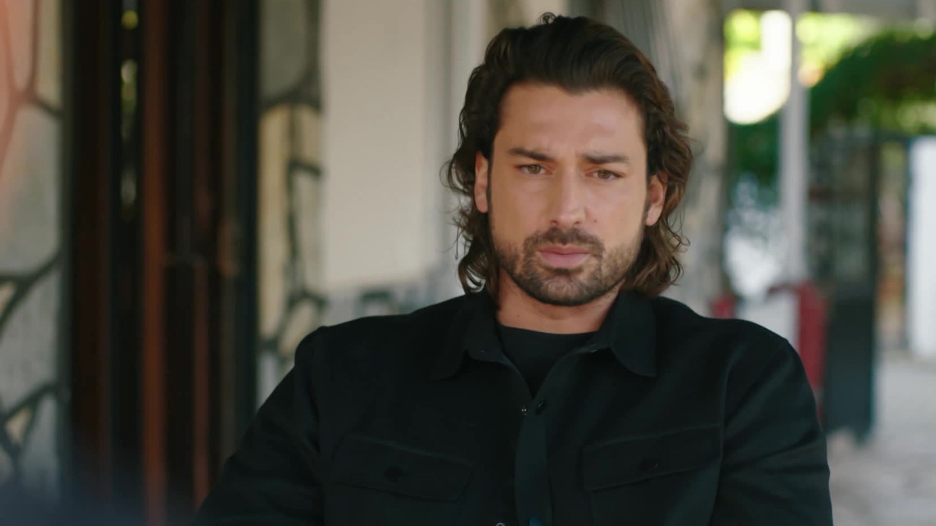 Alp Navruz (Poyraz) in una scena di Be My Sunshine