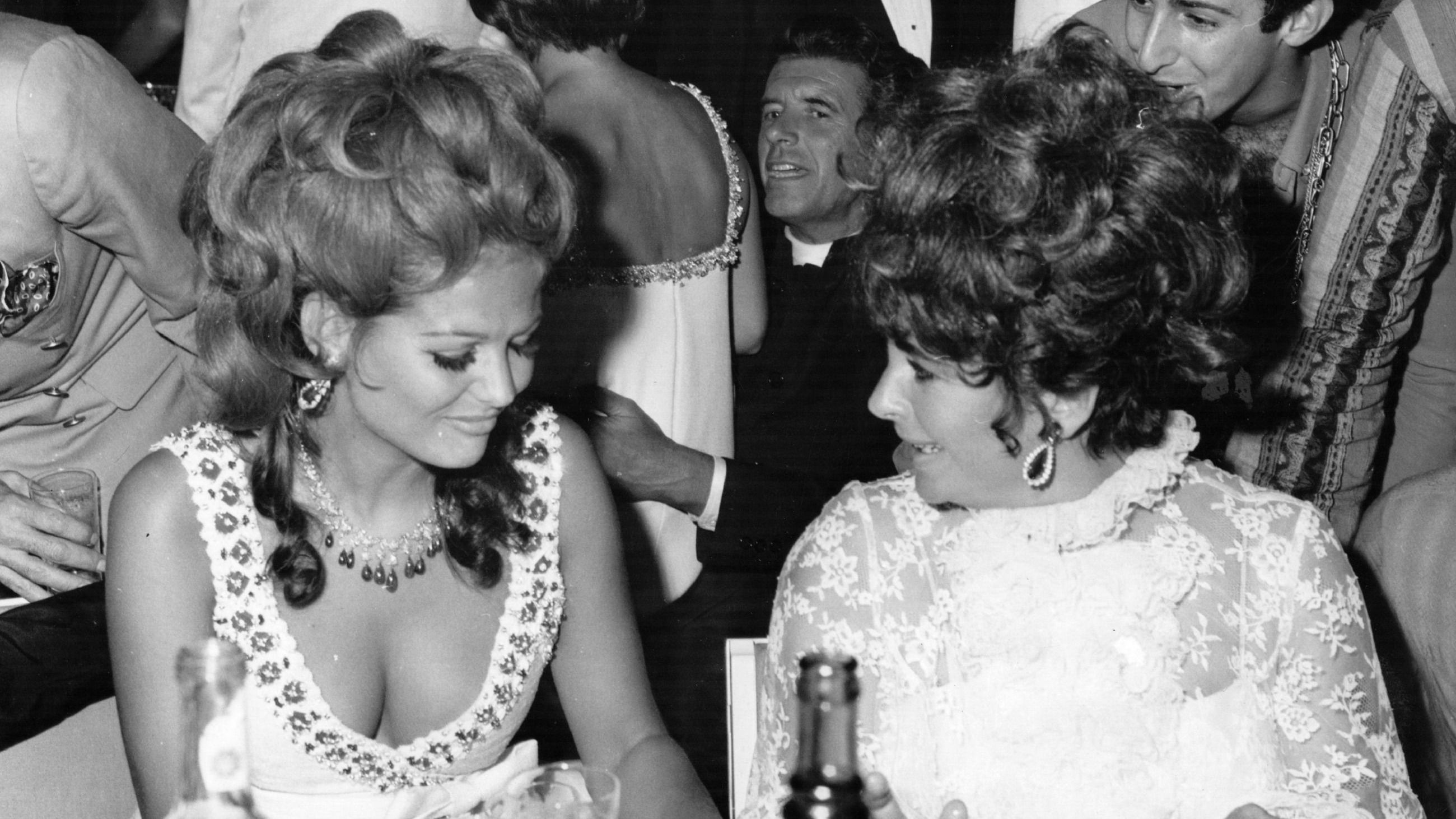 Elizabeth Taylor e Claudia Cardinale, 1967 - Credits Getty Images 