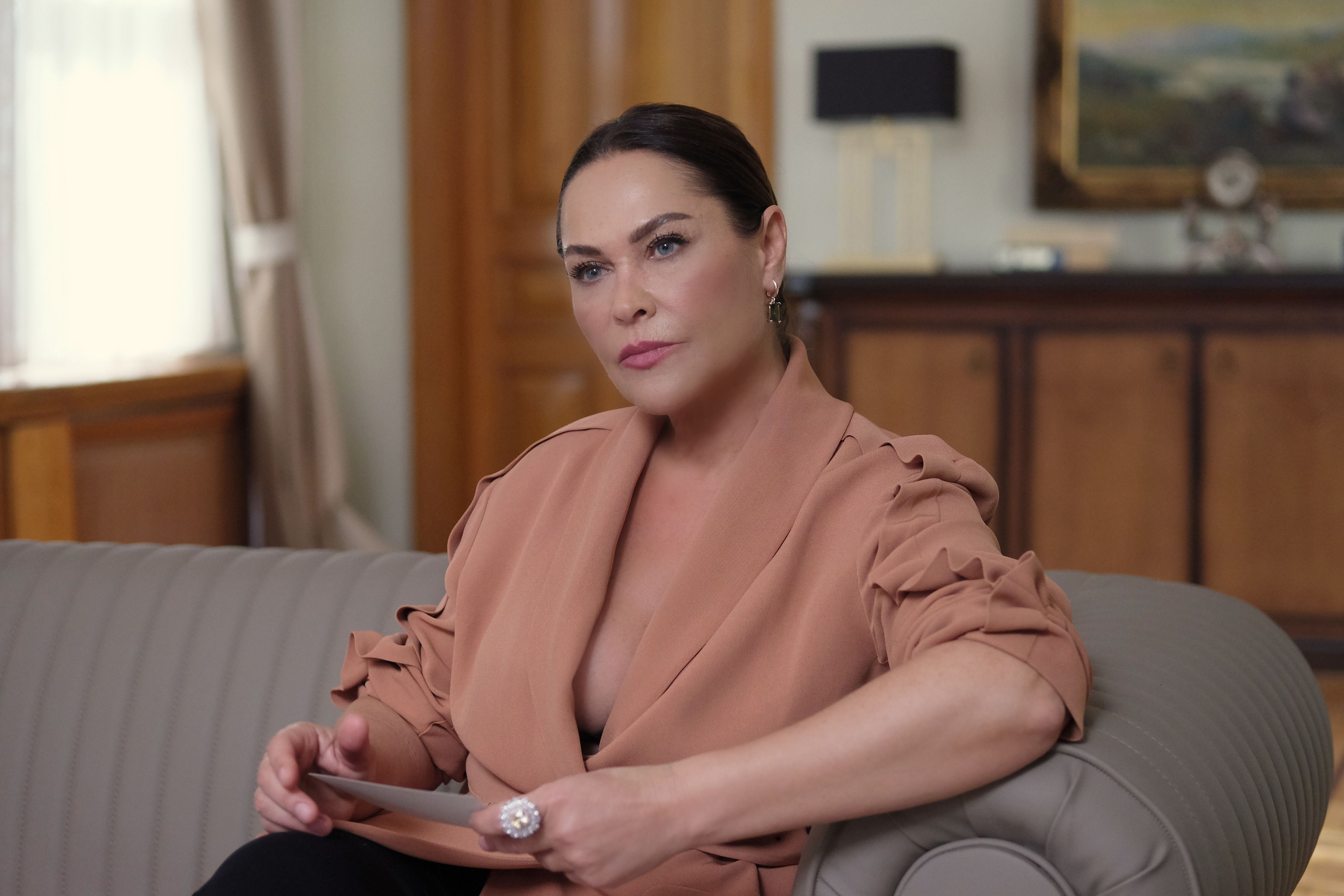 Hale Ilgaz, interpretata da Hülya Avşar, in una scena di Innocence