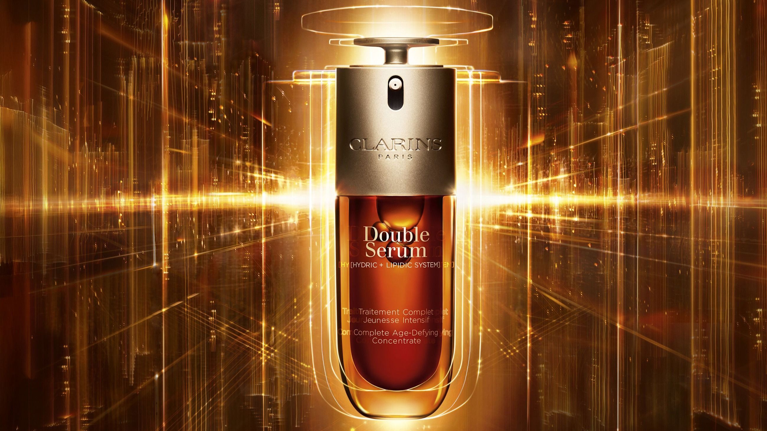 Double Serum di Clarins ha una formula ispirata all’epigenetica e ricca di attivi botanici che agisce efficacemente sui principali segni del tempo