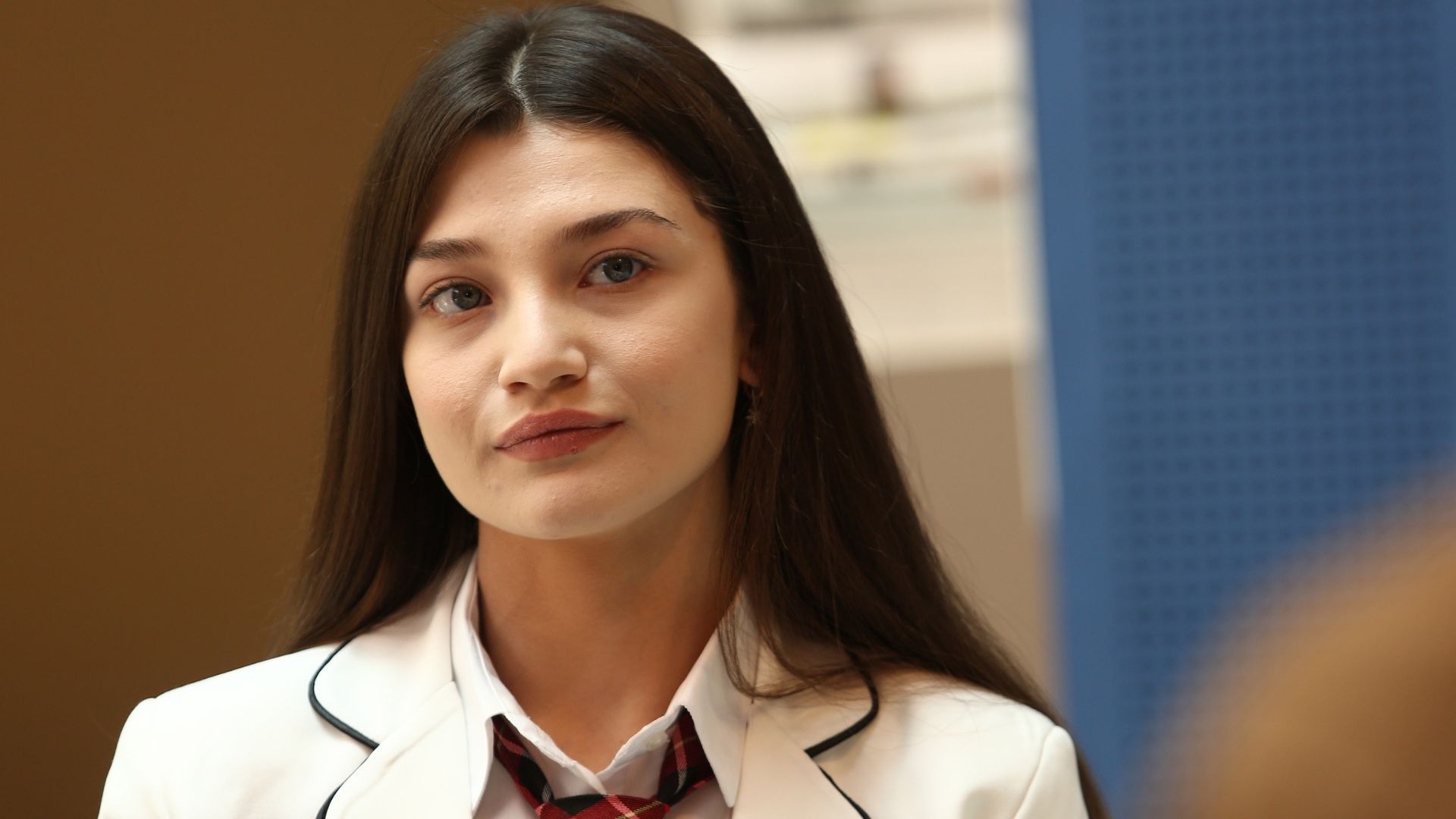 Lilya Irem Salman (Talya) in una scena di Tutto per la mia famiglia