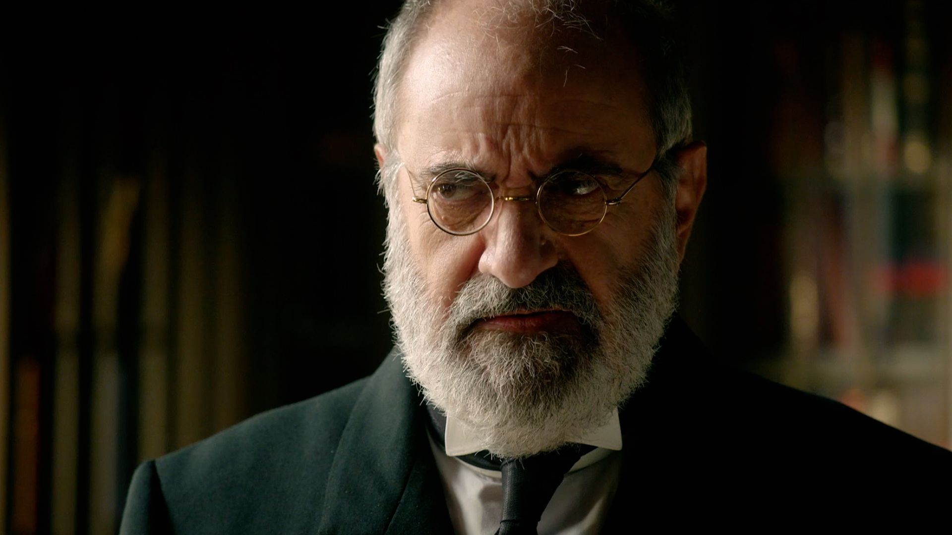 Romulo Baeza (Joaquin) in una scena de La Promessa 