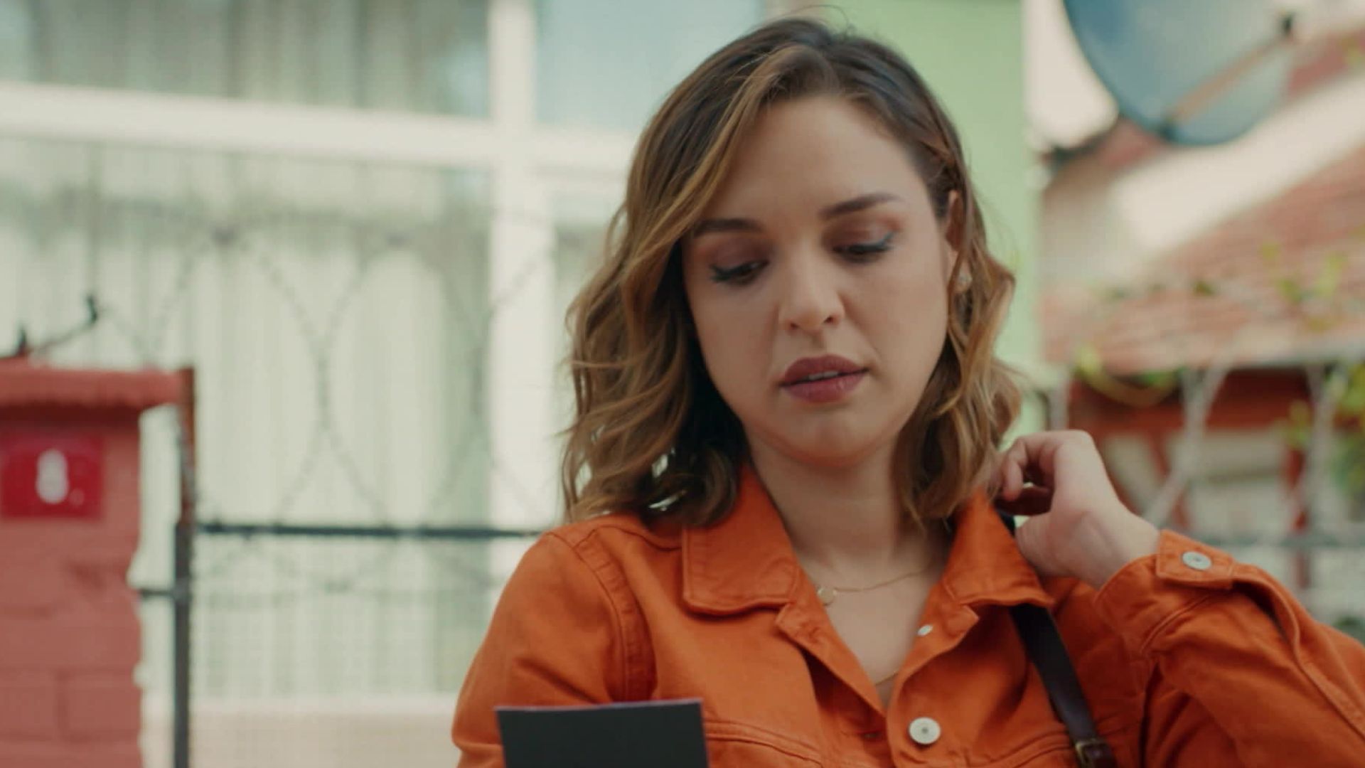 Seda Turkmen (Burcu) in una scena di My Sweet Lie