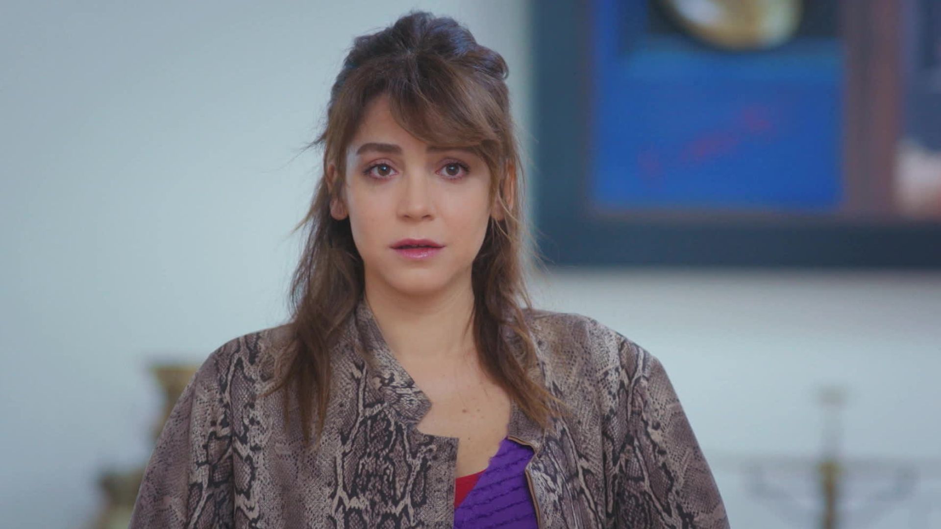 Gokce Eyuboglu (Ceyda) in una scena de La Forza di una donna 3
