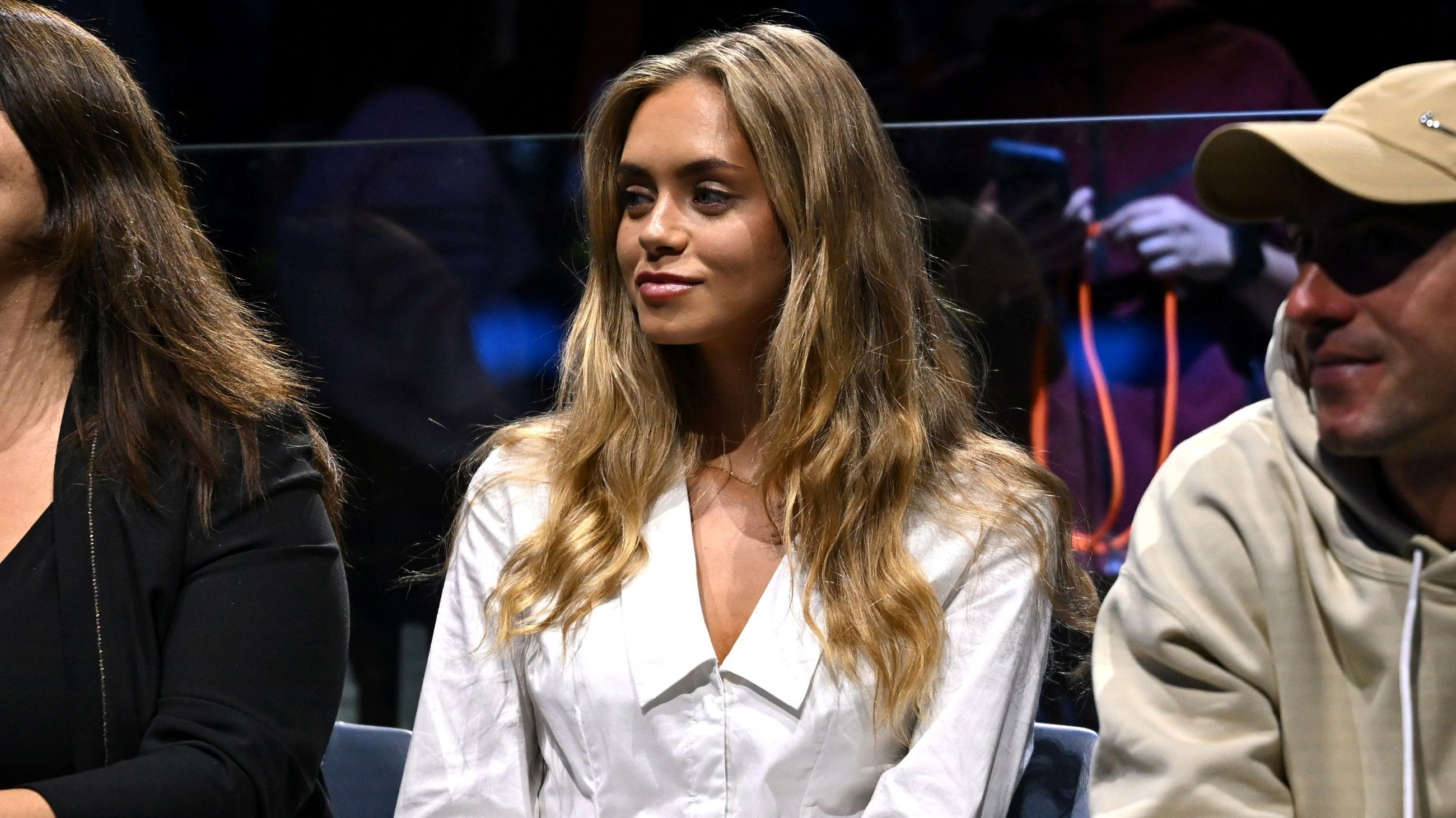 Laila Hasanovic assiste alla partita tra Jannik Sinner e Felix Auger Aliassime durante il secondo giorno delle Nitto ATP Finals 2025 - Credit Getty Images