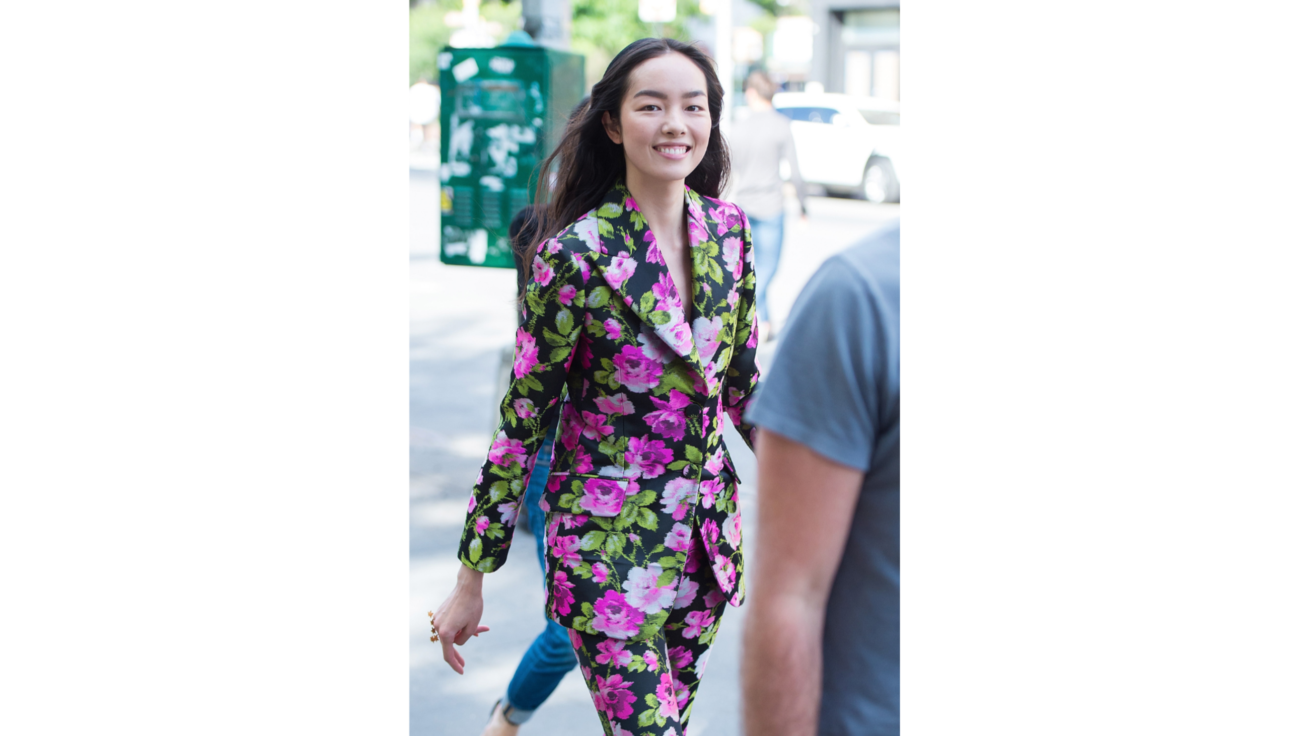 Fei Fei Sun per le strade di New York durante l’ultima fashion week
Credits: Getty Images
