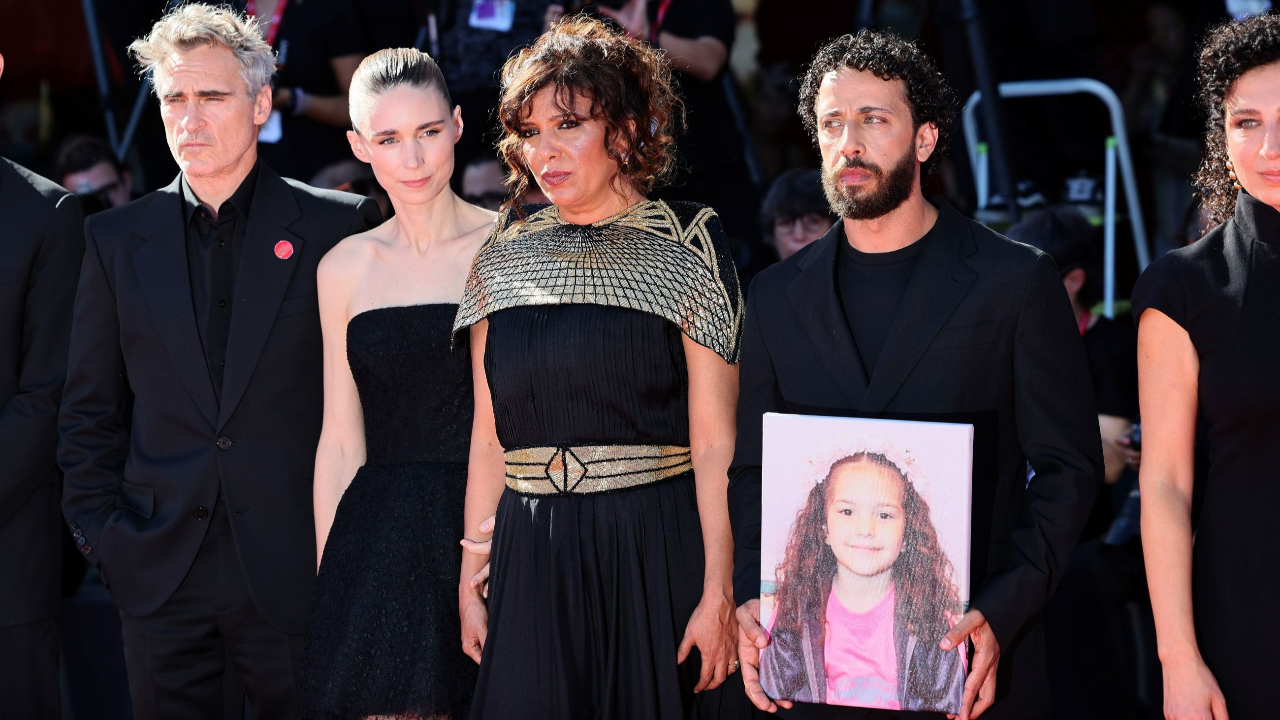 Joaquin Phoenix, Rooney Mara, Kaouther Ben Hania e Motaz Malhees 
Credit Getty Images