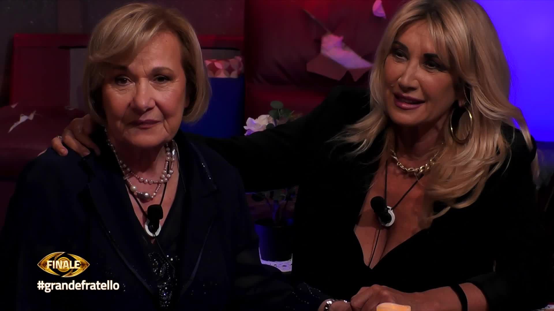 Simona Tagli incontra sua madre durante la finale del Grande Fratello