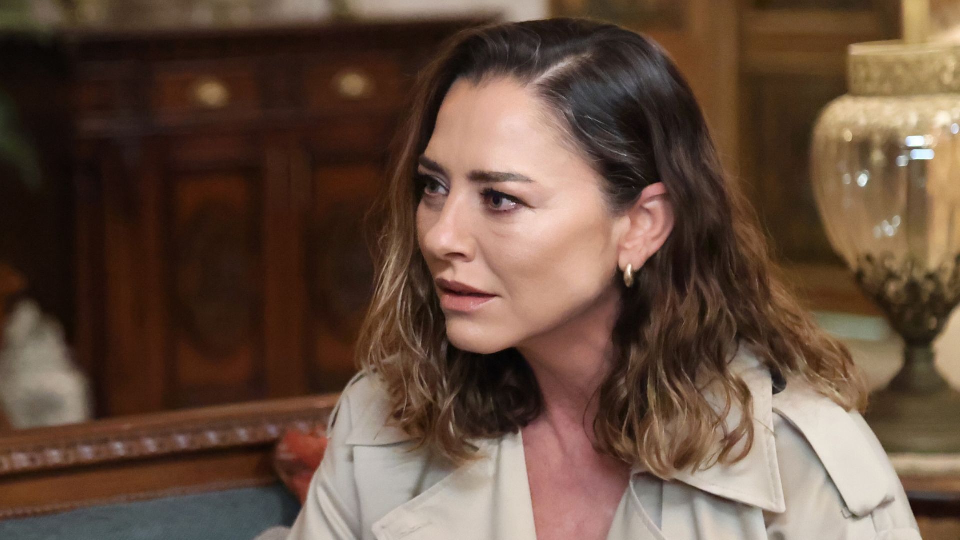 Ece Uslu (Sumru) in La notte nel cuore