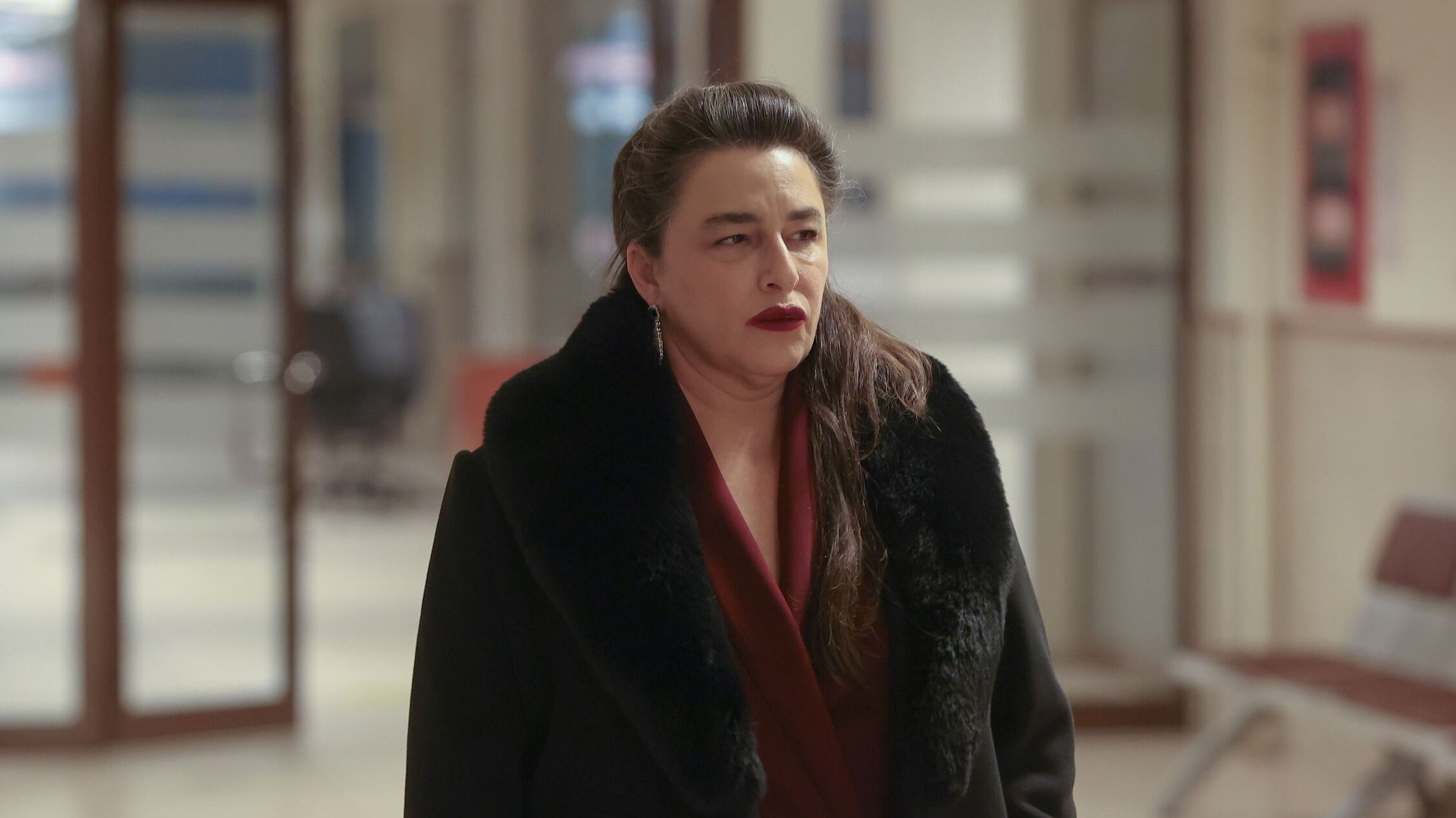 Hikmet (Esra Dermacioglu) ne La notte nel cuore