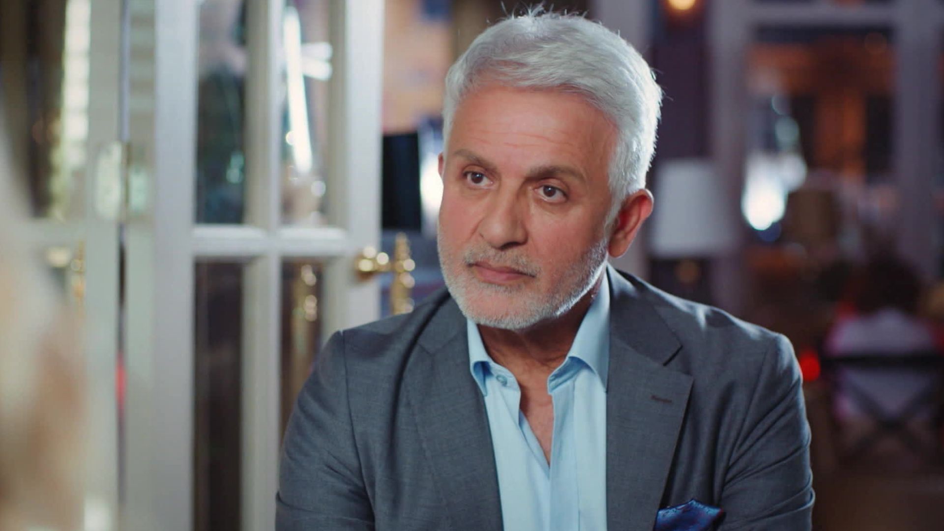 Talat Bulut (Halit) in una scena di Forbidden Fruit 4