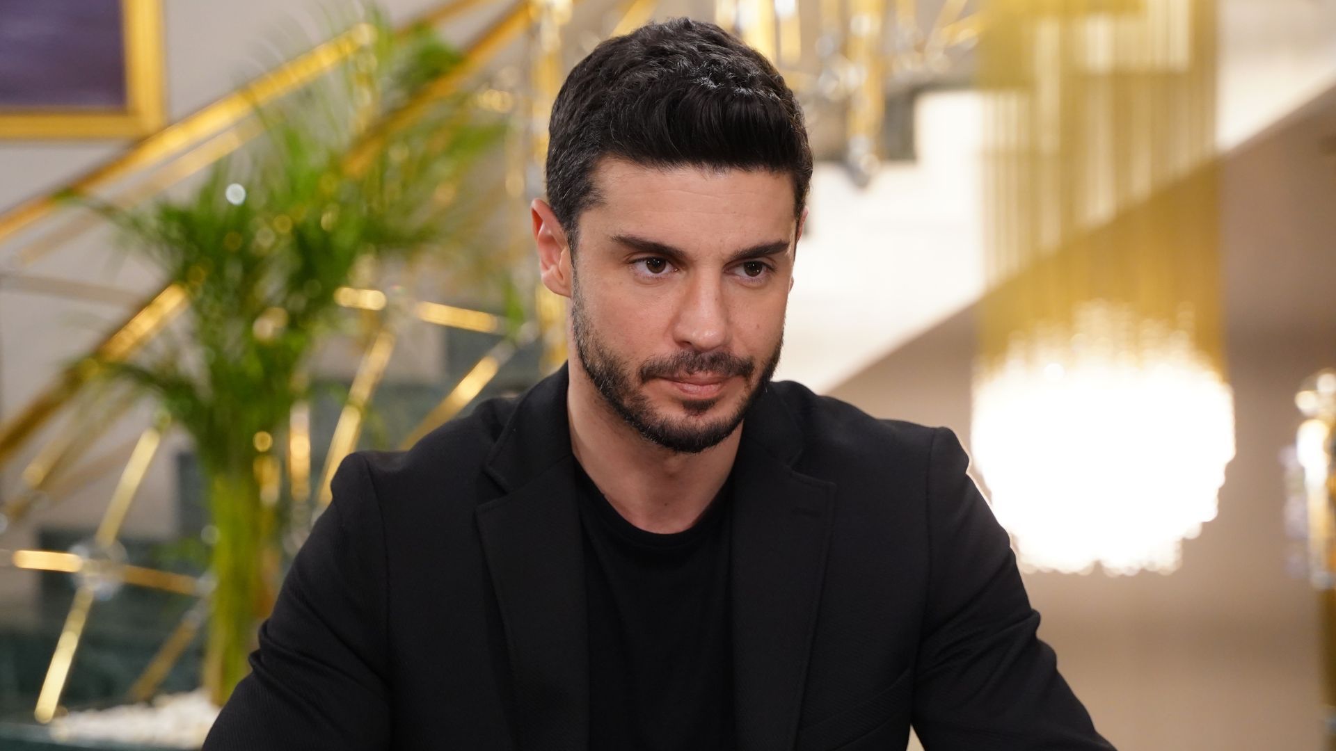 Berk Oktay (Cagatay) in una scena di Forbidden Fruit 4