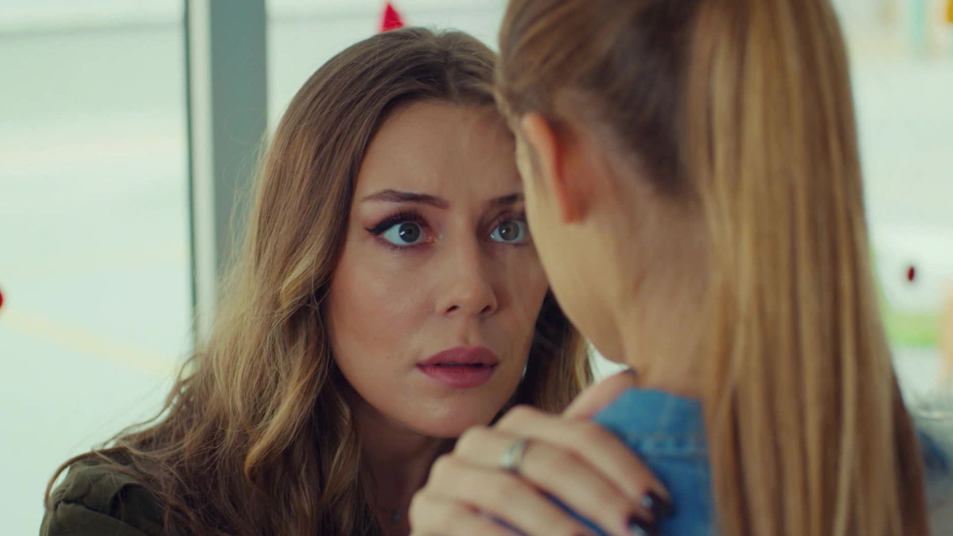 Ege Kökenli (Aylin) in una scena di My Sweet Lie