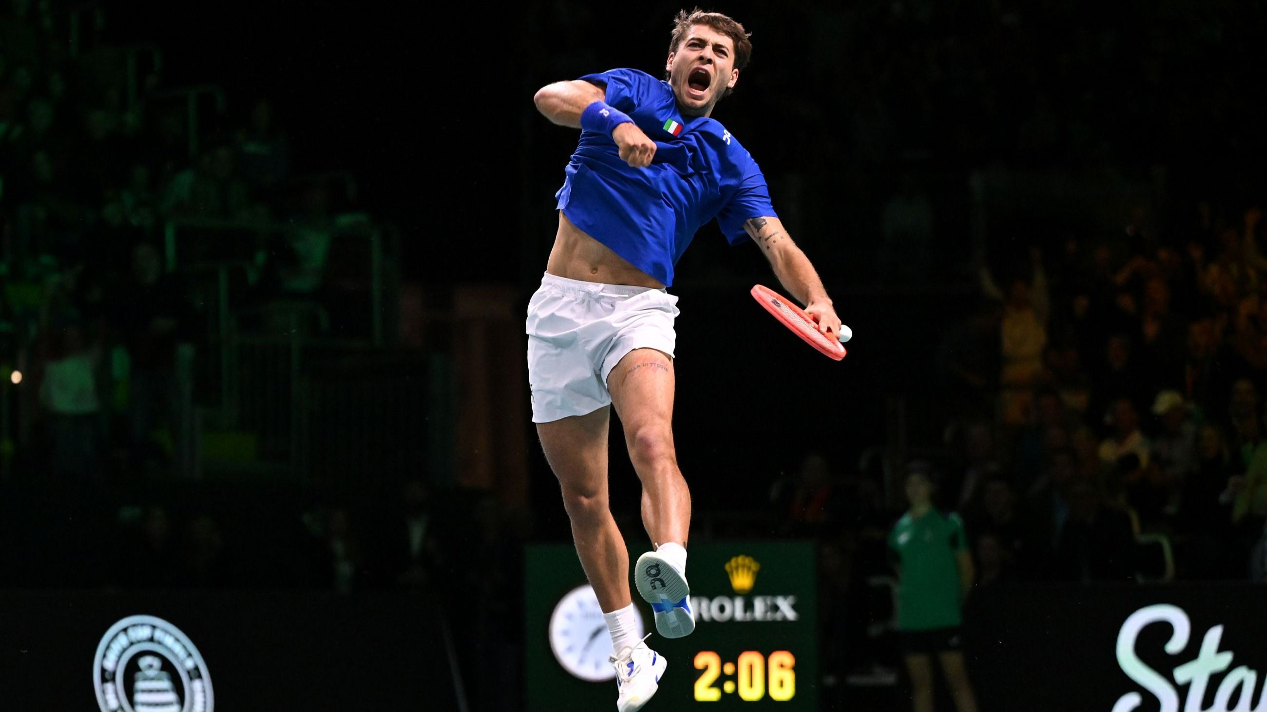 Flavio Cobolli, italiano, esulta per un punto contro Jaume Munar, spagnolo, durante la partita della finale di Coppa Davis tra Italia e Spagna al Bologna Fiere Exhibition Centre il 23 novembre 2025 a Bologna, Italia - Credits: Getty Images