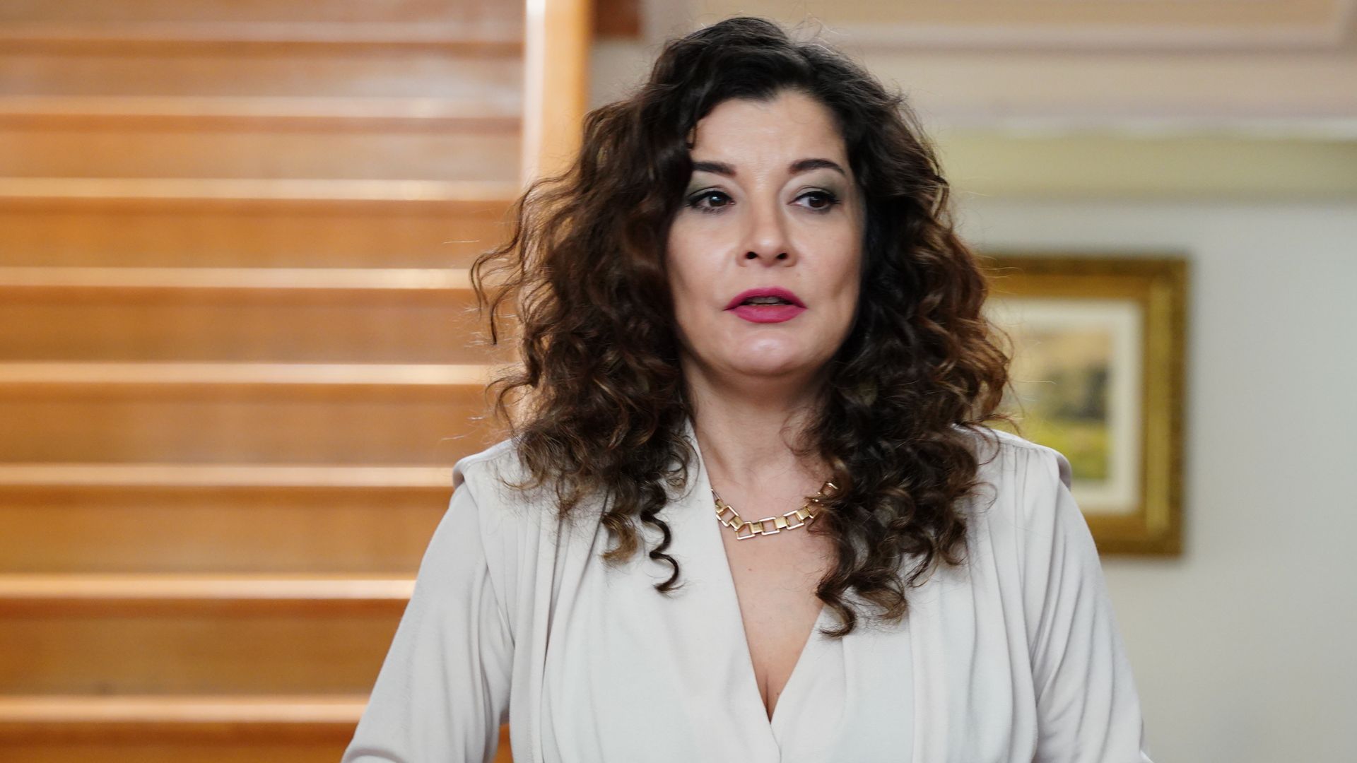 Irem Altug (Sevde) in una scena di Racconto di una notte