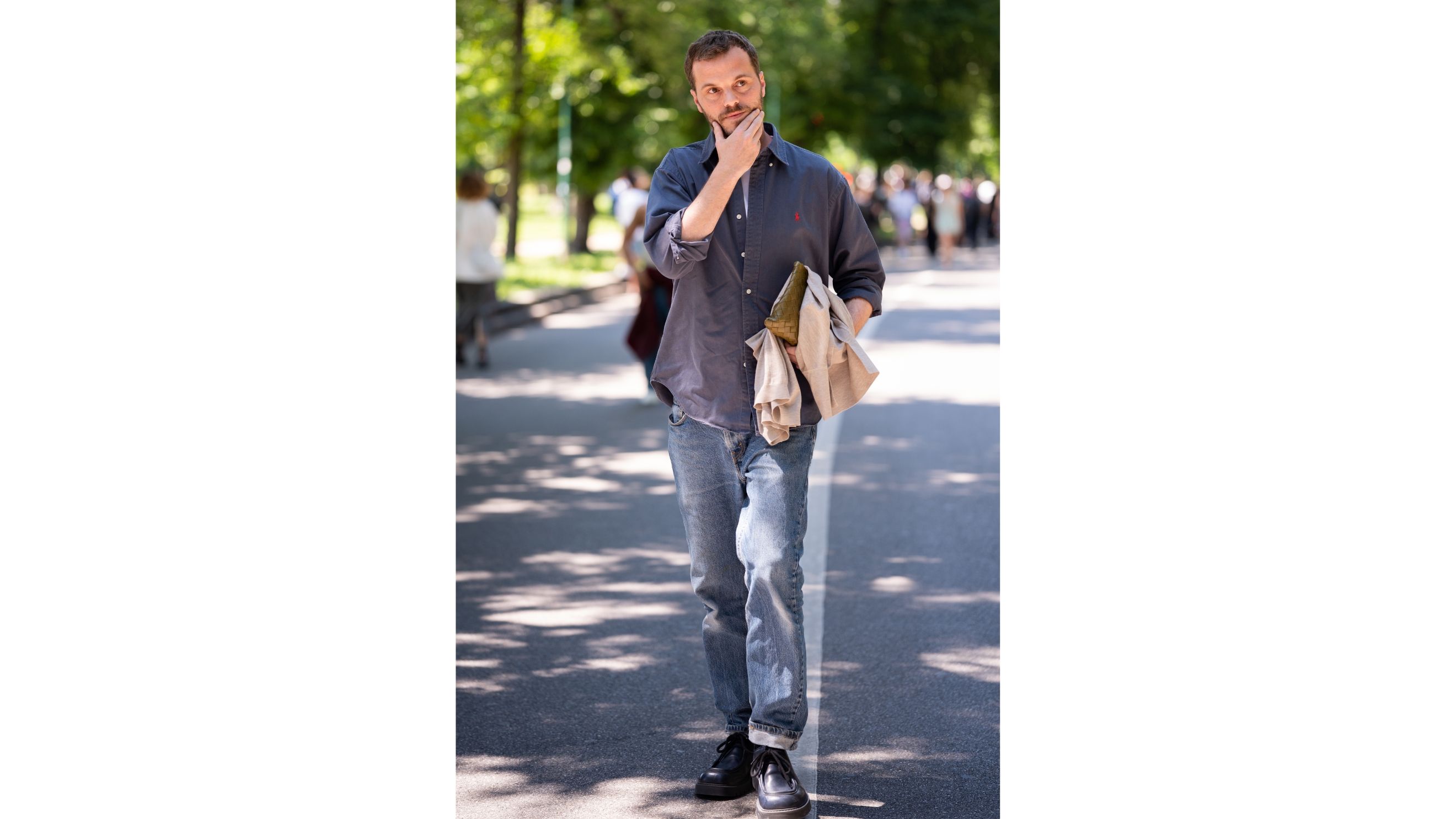 Matthieu Blazy per le strade di Milano durante l’ultima Fashion Week 
Credit: Getty Images 
