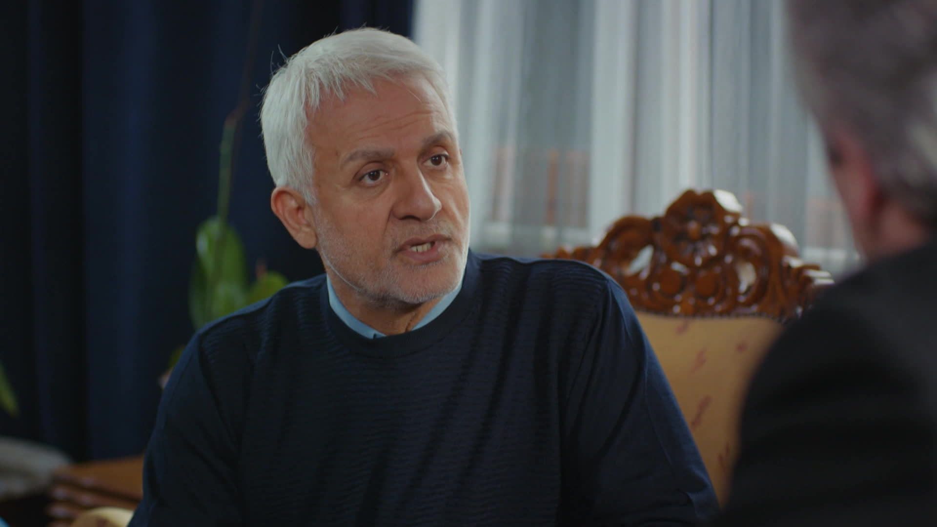 Talat Bulut (Halit) in una scena di Forbidden Fruit 3