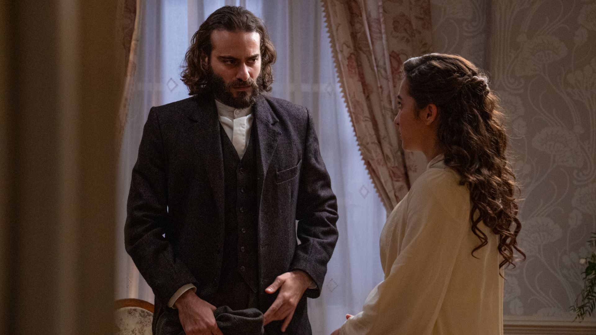 Adriano e Catalina in una scena de La Promessa